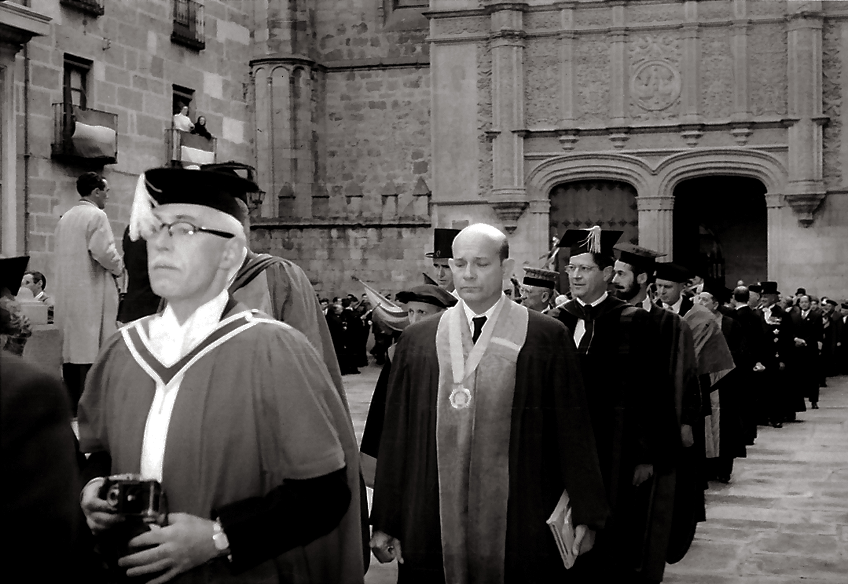 Presentación de la exposición "Guzmán Gombáu fotografía el VII Centenario de la Universidad de Salamanca (1953-1954)"
