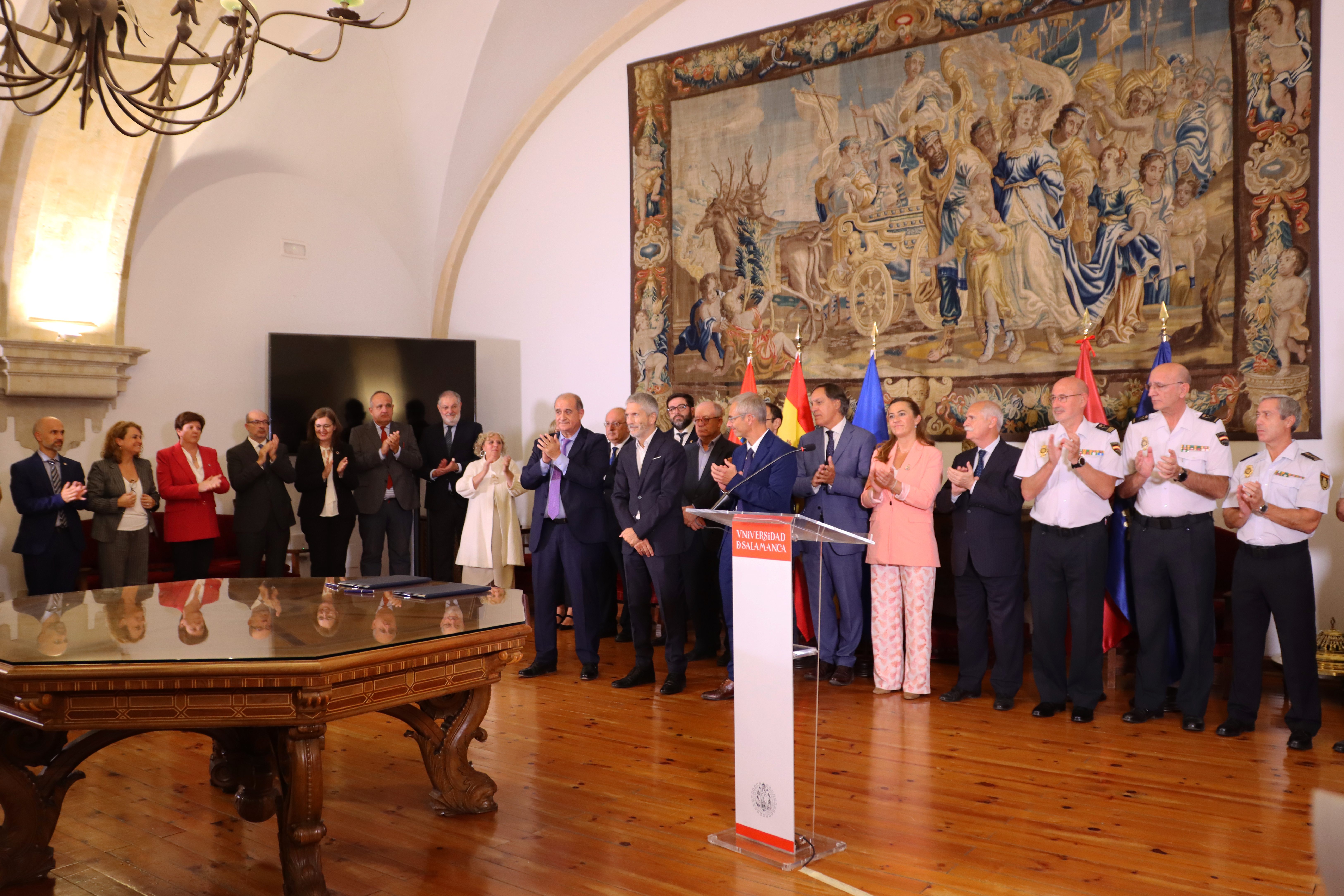 La Universidad de Salamanca y el Ministerio del Interior firman el convenio de adscripción del centro de formación de la Policía en Ávila