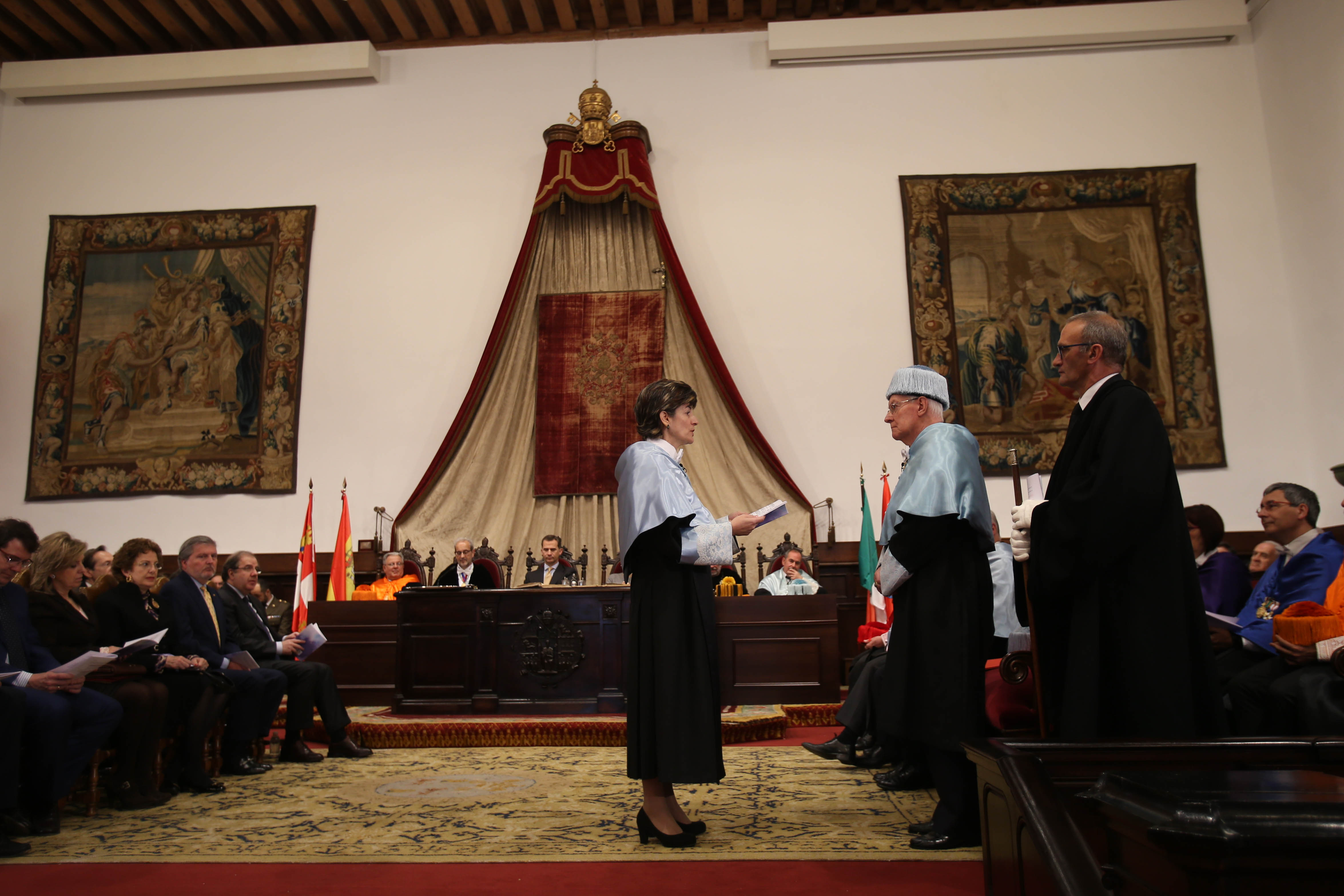Investidura como doctores honoris causa de Víctor García de la Concha y José Narro