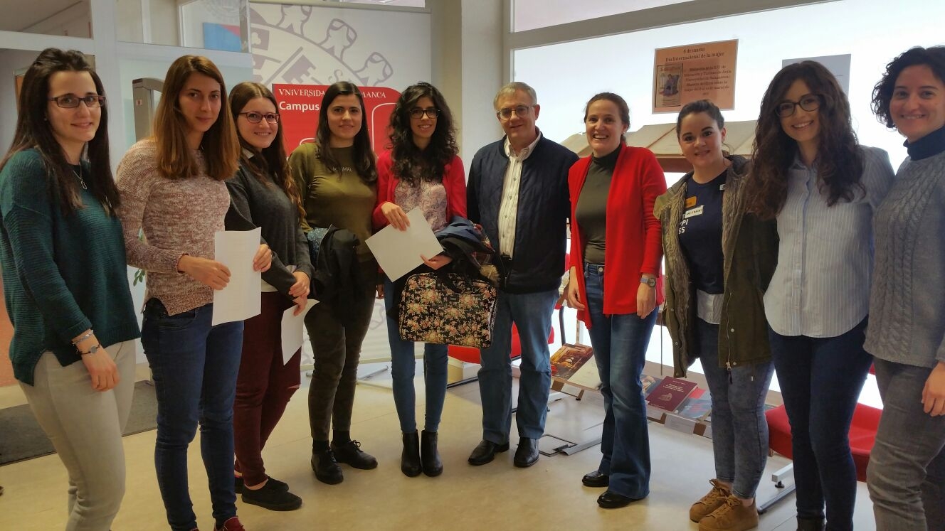 La Biblioteca de la E.U. de Educación y Turismo de Ávila inaugura una exposición de libros con motivo del Día Internacional de la Mujer