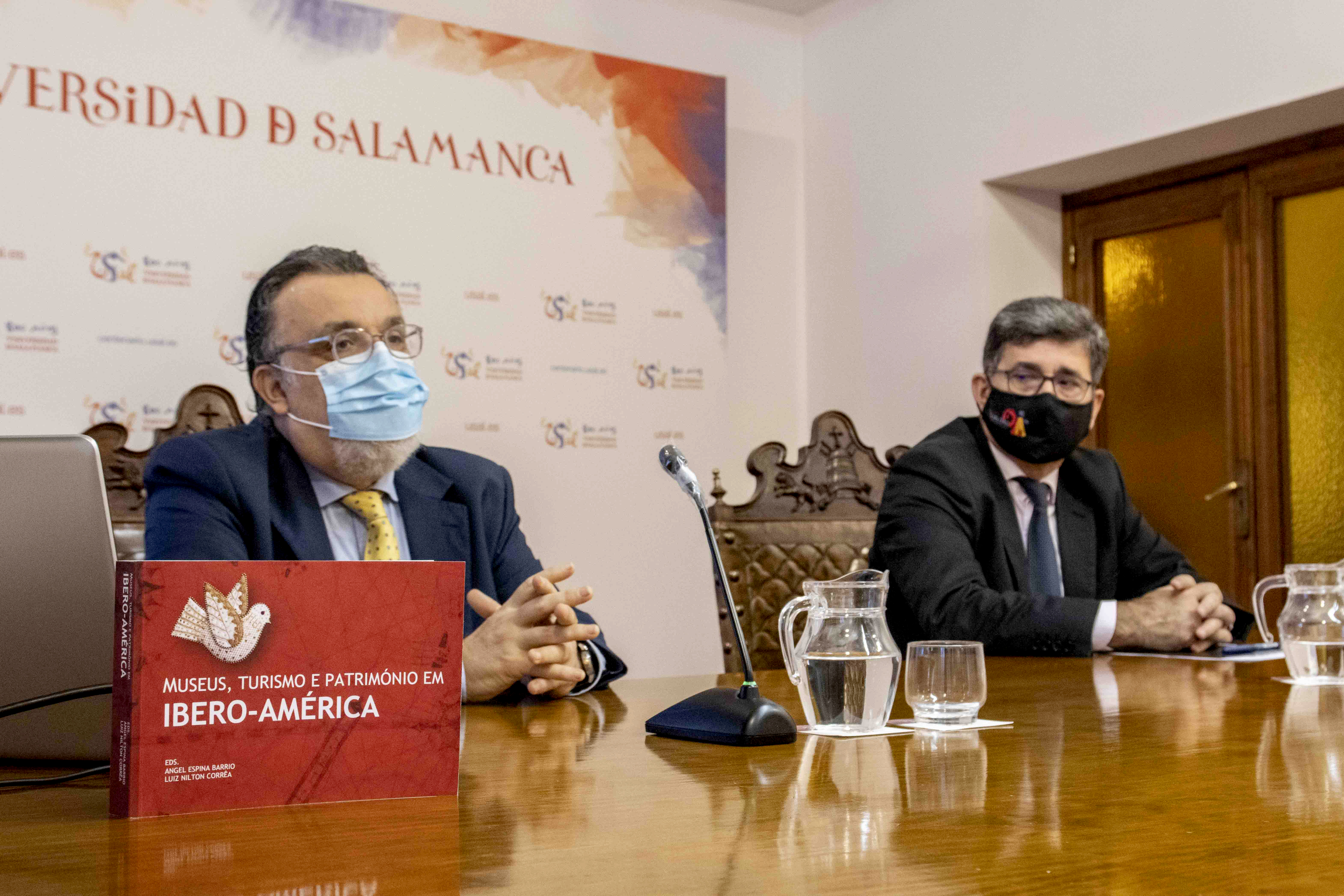 izq. Ángel Espina, Profesor Titular de la Universidad de Salamanca y dch. Efrem Yildiz, vicerrector de Relaciones Internacionales de la Universidad de Salamanca 