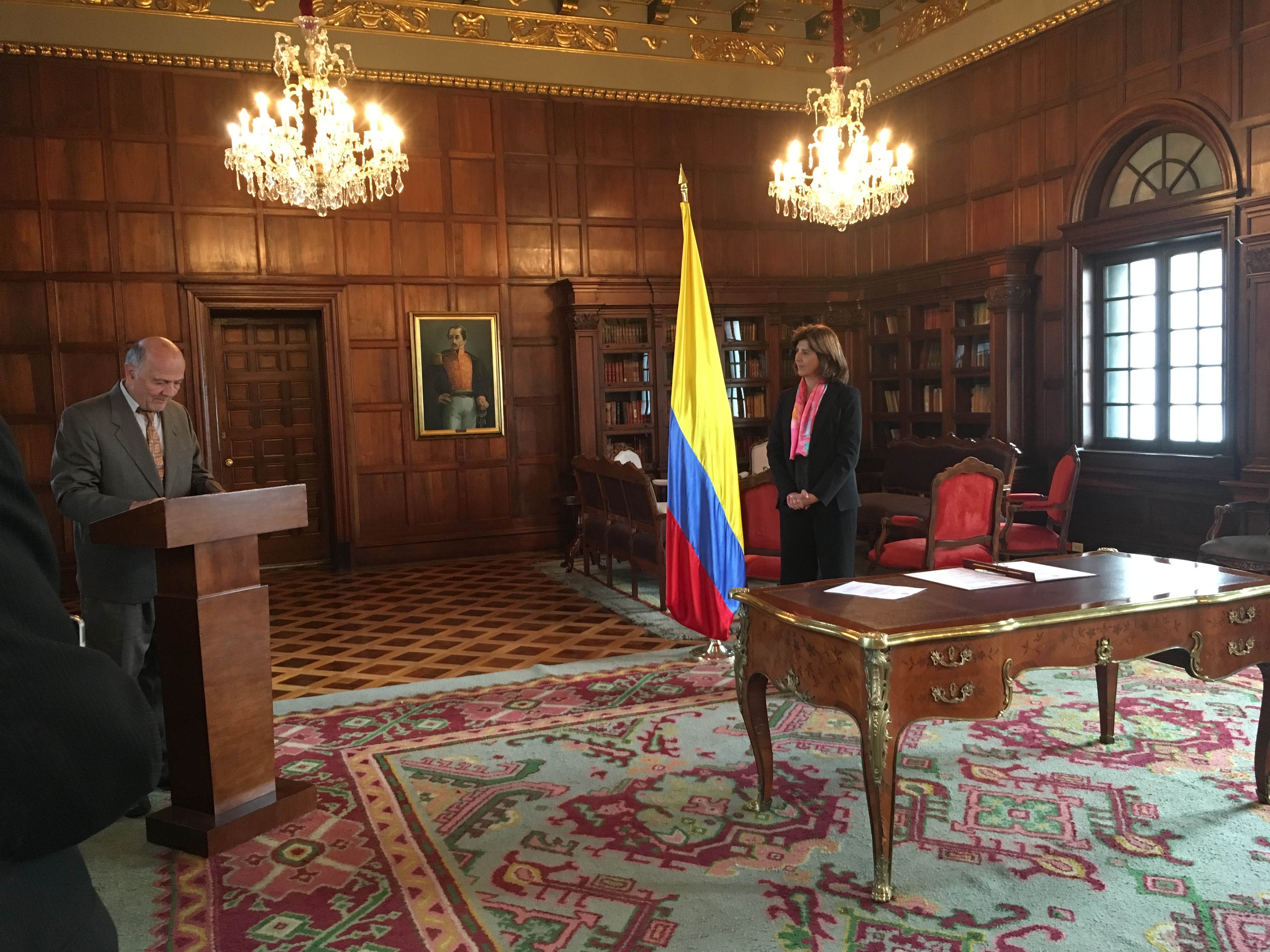 El Gobierno colombiano concede la ciudadanía al profesor de la Universidad de Salamanca Manuel Alcántara por su labor investigadora