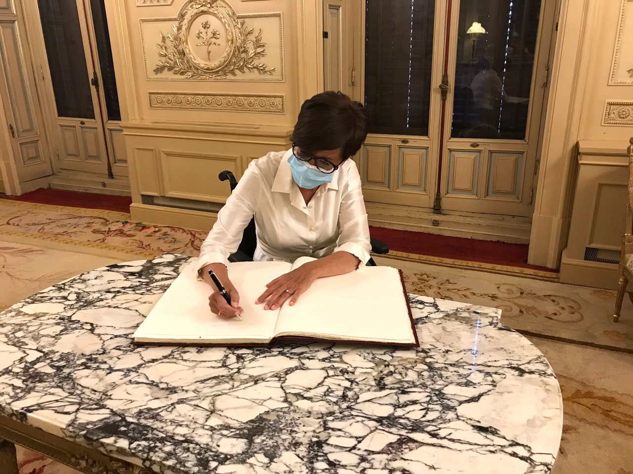 Amelia Castresana Herrero recibe el Premio Internacional Ursicino Álvarez