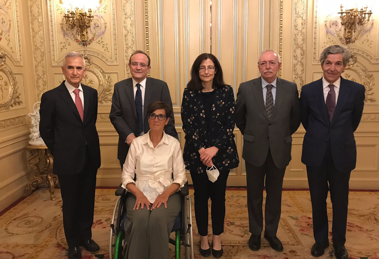 Amelia Castresana Herrero recibe el Premio Internacional Ursicino Álvarez