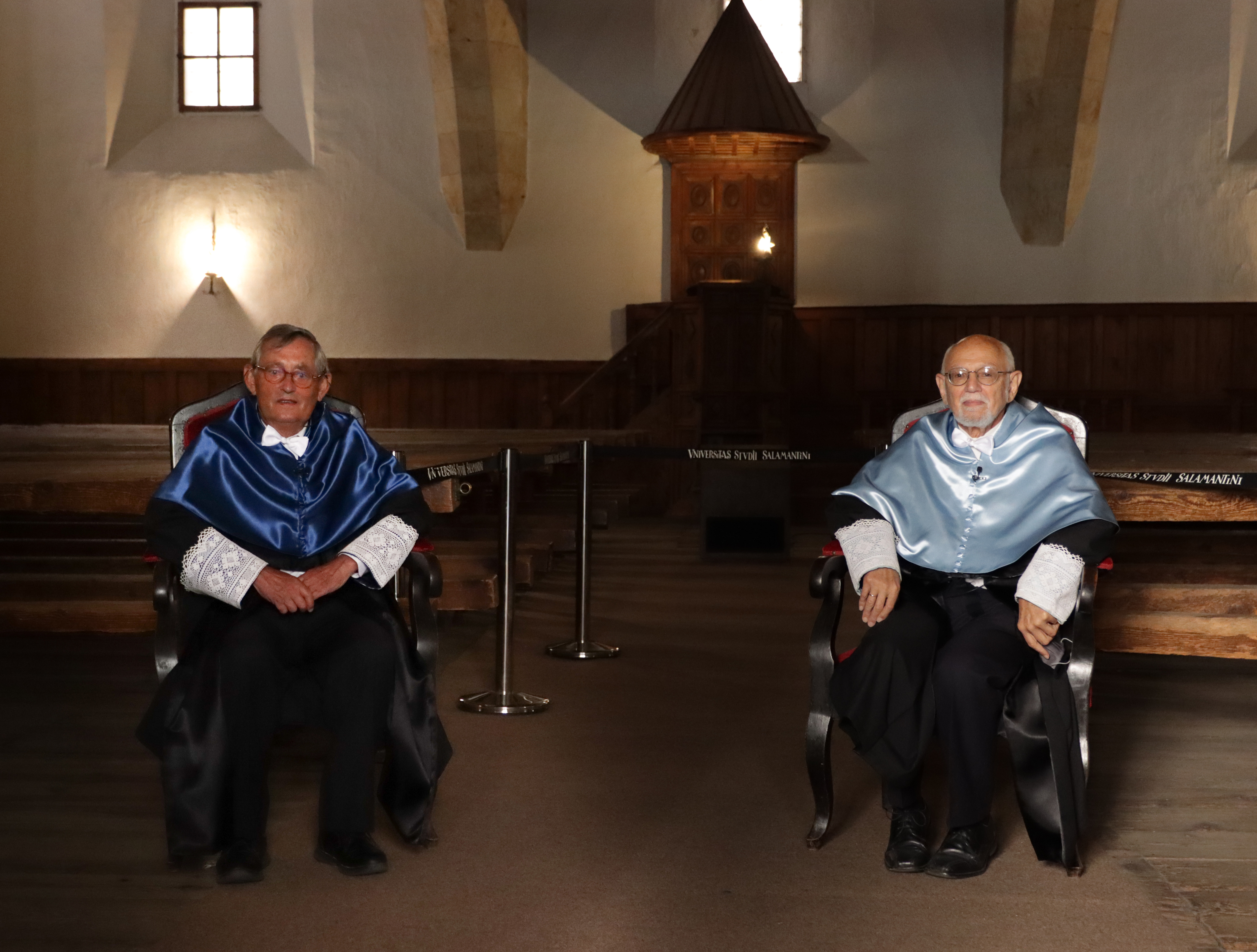 La Universidad de Salamanca inviste doctores ‘honoris causa’ al biólogo Miguel Delibes de Castro y al filólogo David Konstan