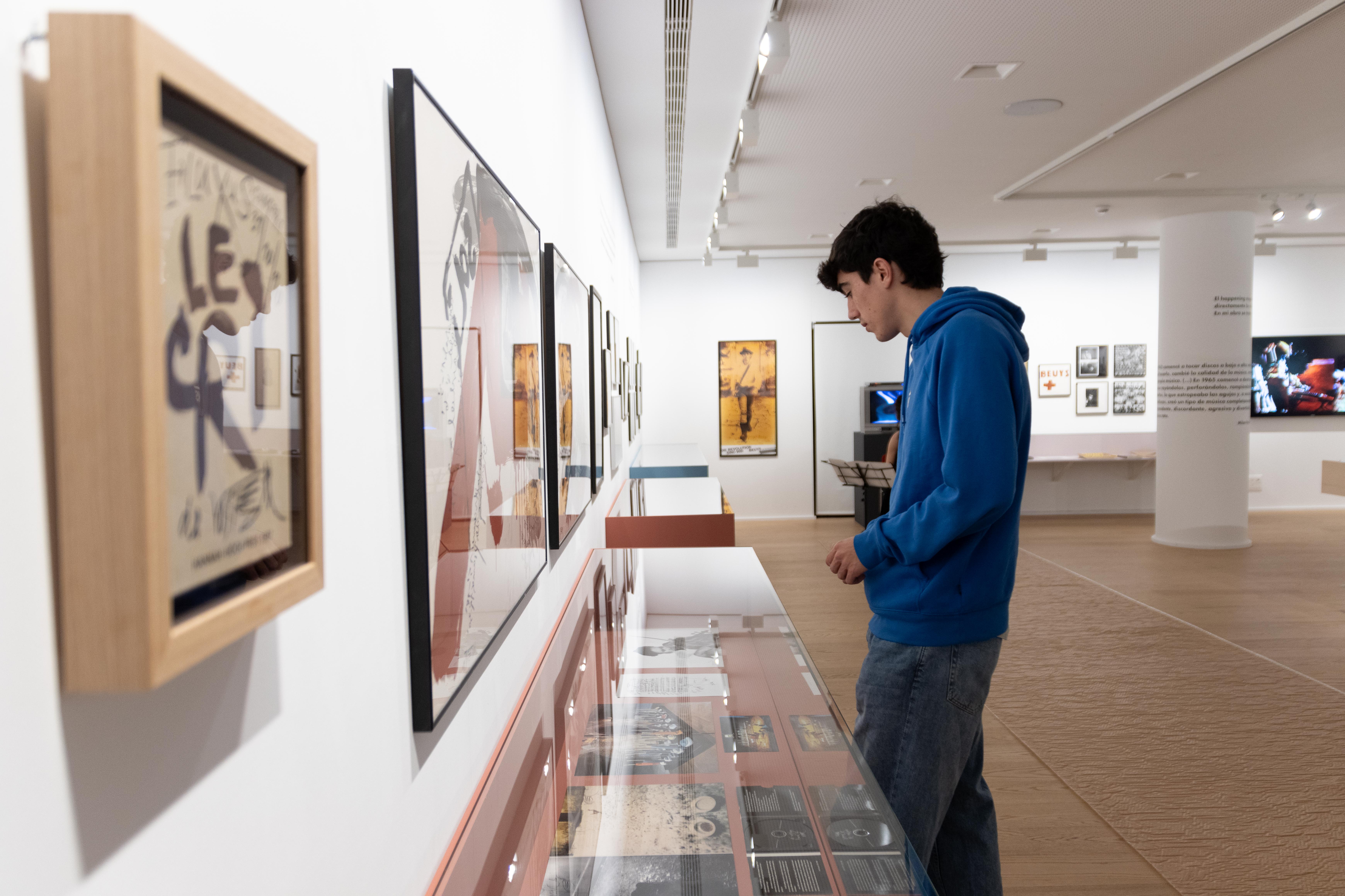  La Universidad de Salamanca se adentra en el movimiento artístico FLUXUS a través de la exposición ‘La música hecha pedazos’