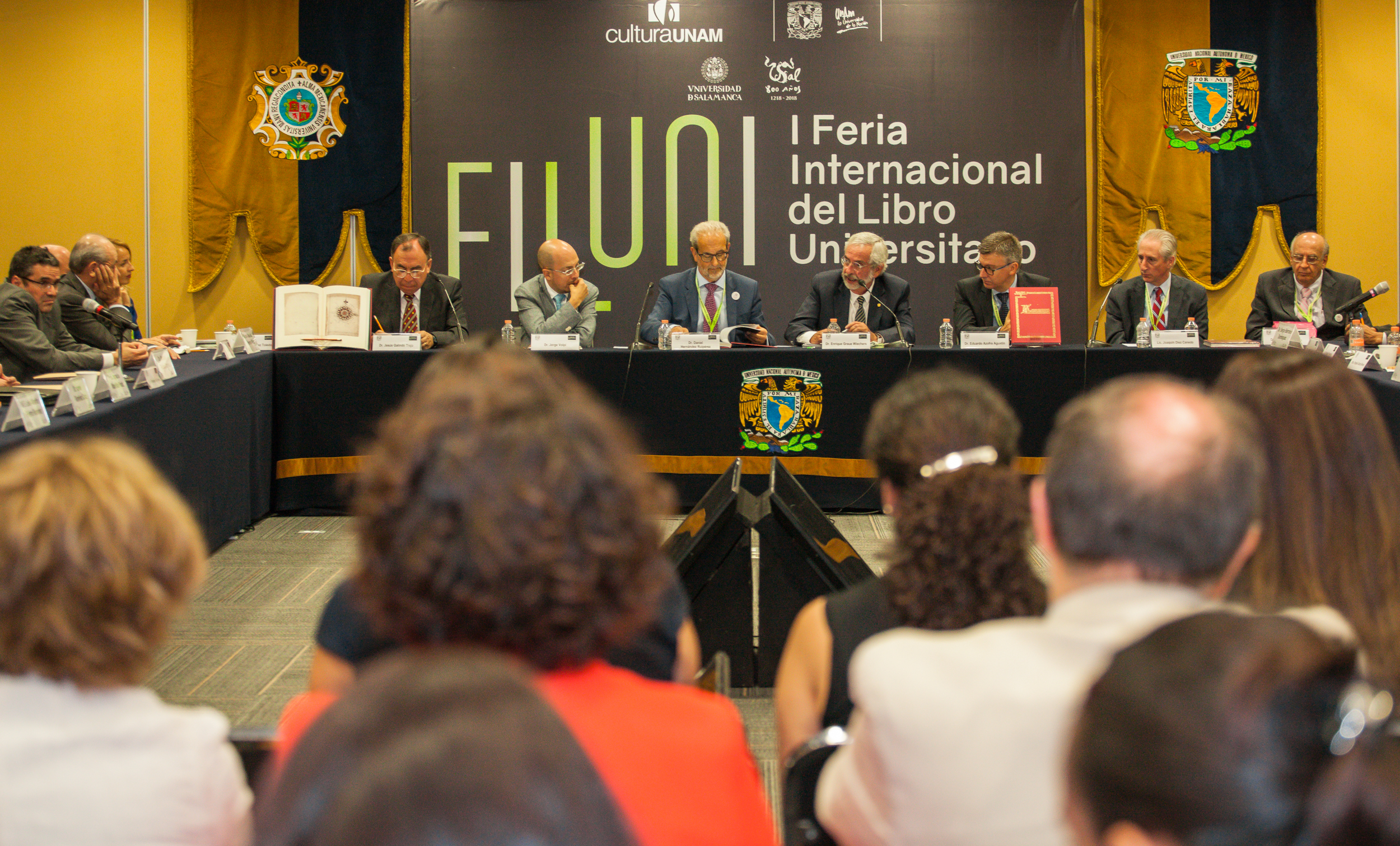 Los rectores de la Universidad de Salamanca y UNAM presentan en el marco de FILUNI la coedición del facsímil ‘Regimiento solar’ del siglo XVI