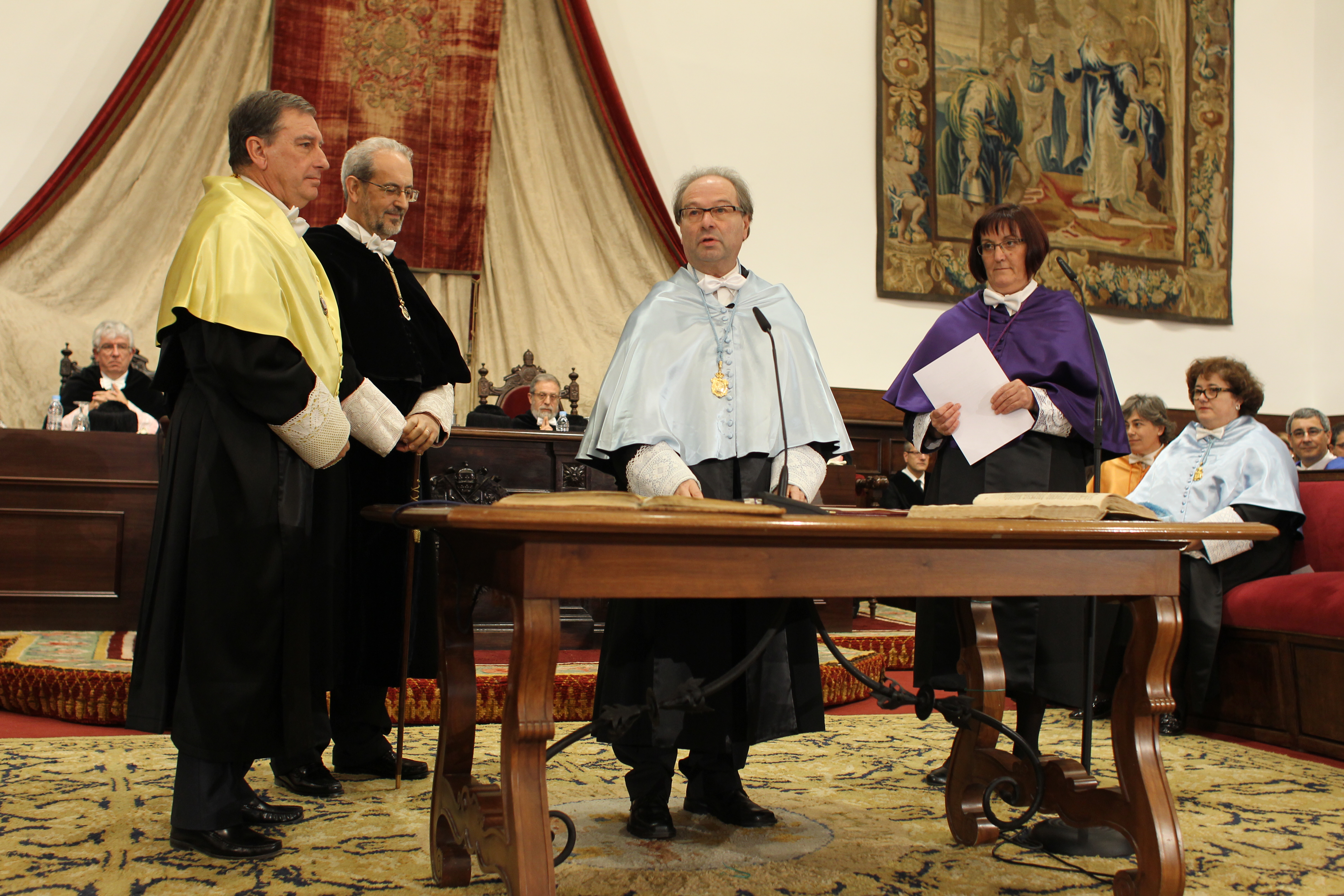 El catedrático Daniel Hernández Ruipérez toma posesión como Rector de la Universidad de Salamanca en su segundo mandato
