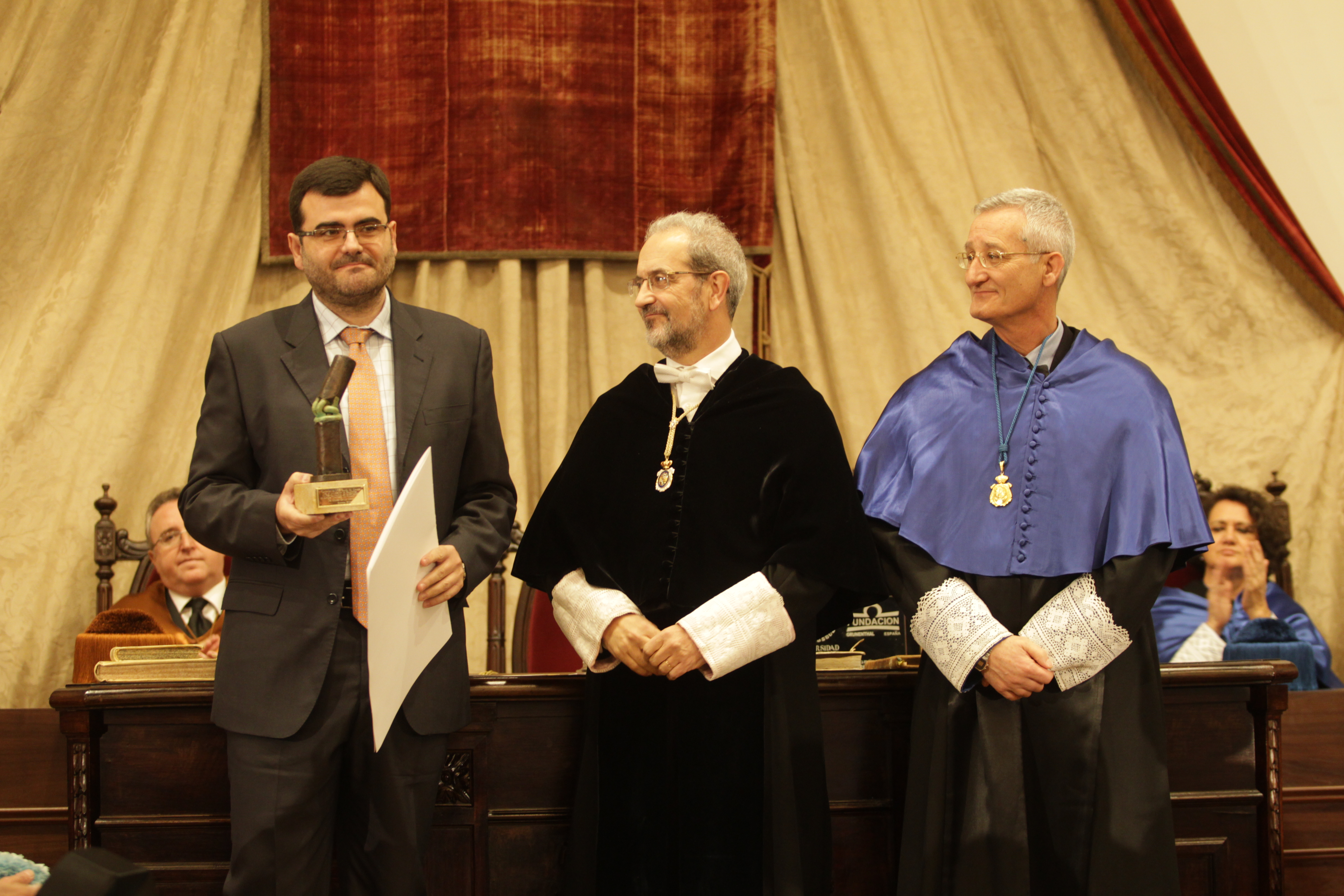 La investidura de 13 nuevos doctores, según el ceremonial tradicional, y la entrega de varios premios universitarios marcan la Festividad de Santo Tomás de Aquino