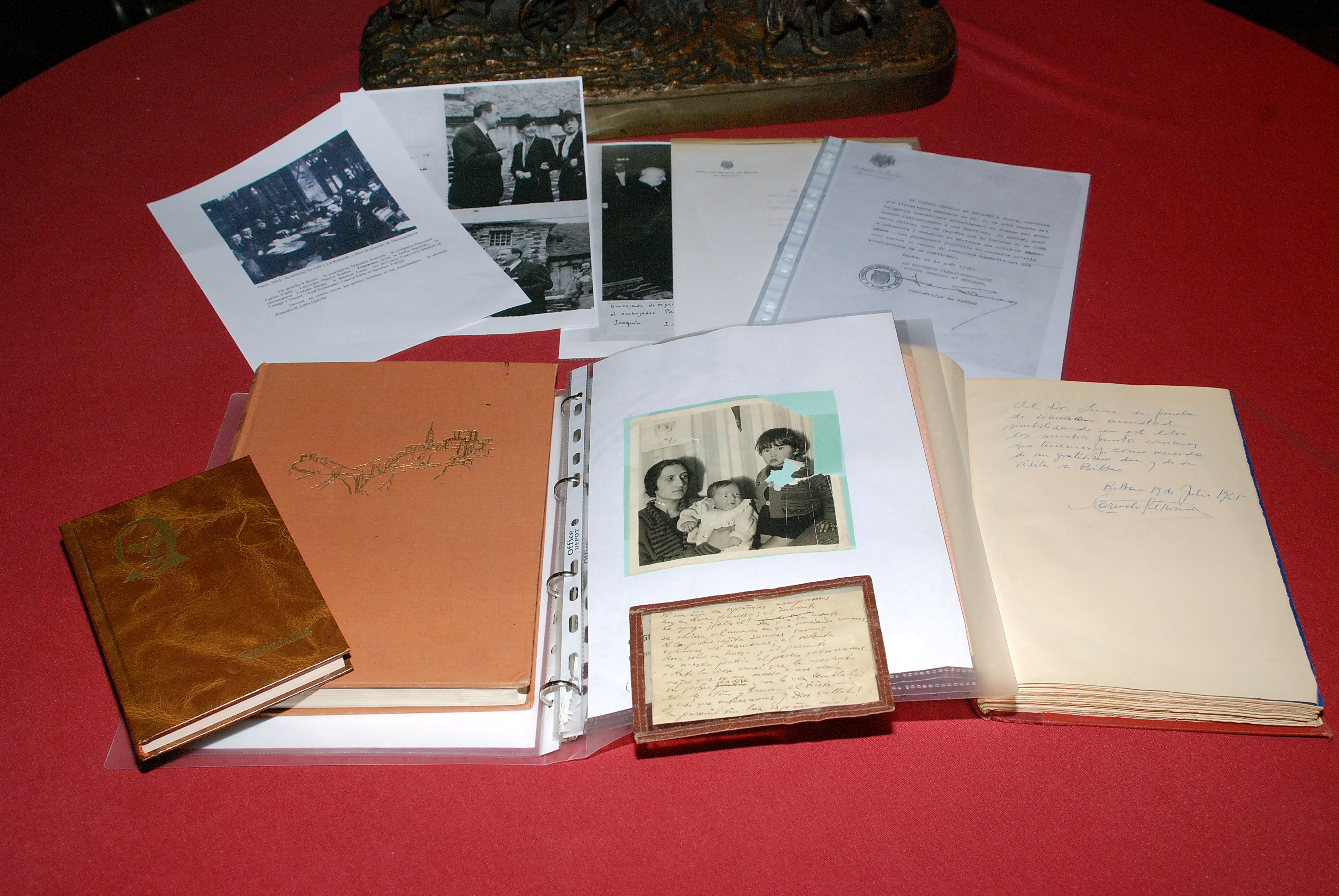 La familia Luna entrega a la Casa Museo Unamuno un manuscrito del escritor y exrector de la Universidad de Salamanca
