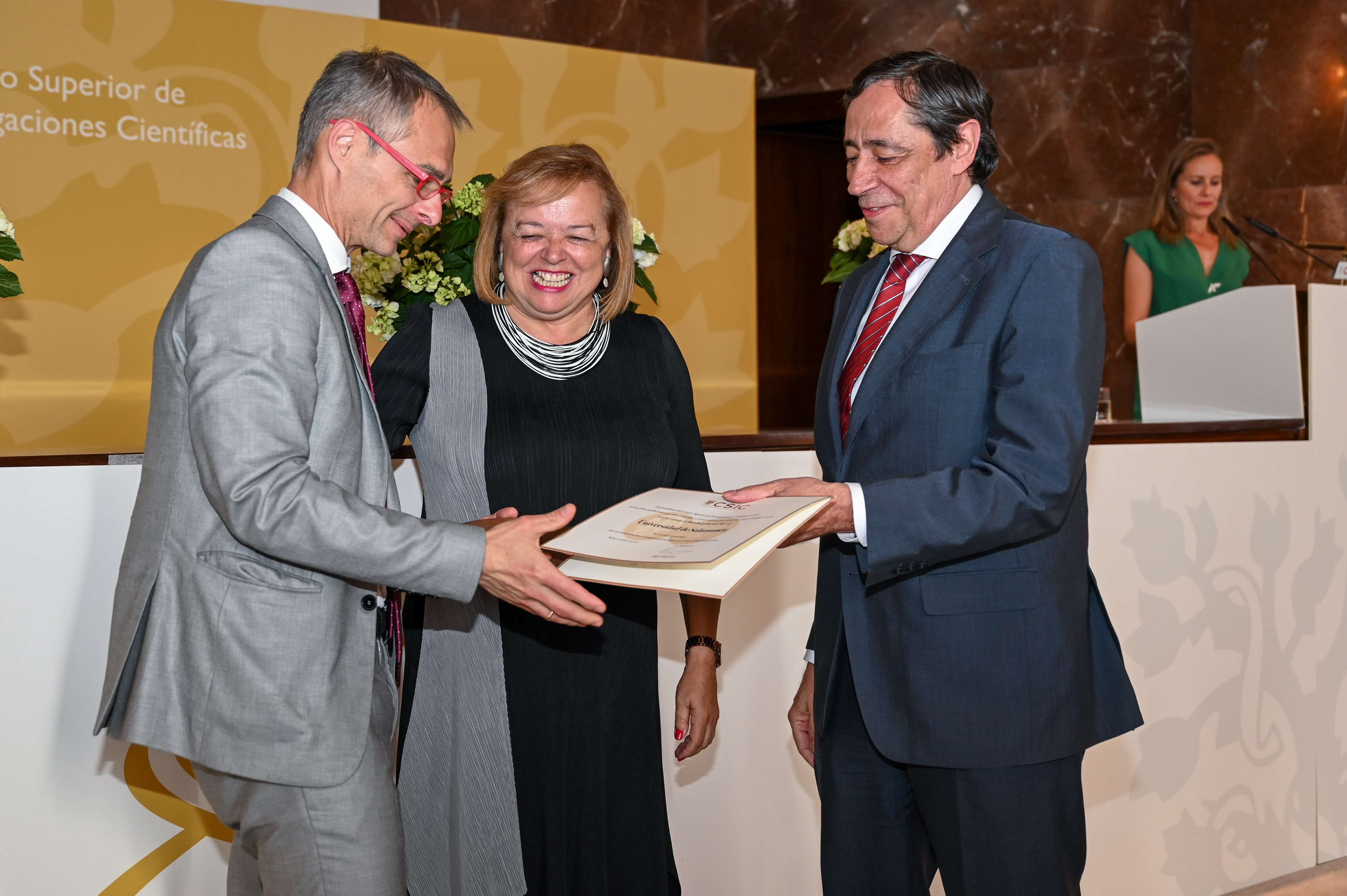 La Universidad de Salamanca recibe la Medalla de Oro del CSIC por su ‘extraordinaria contribución al conocimiento y desarrollo de la ciencia’