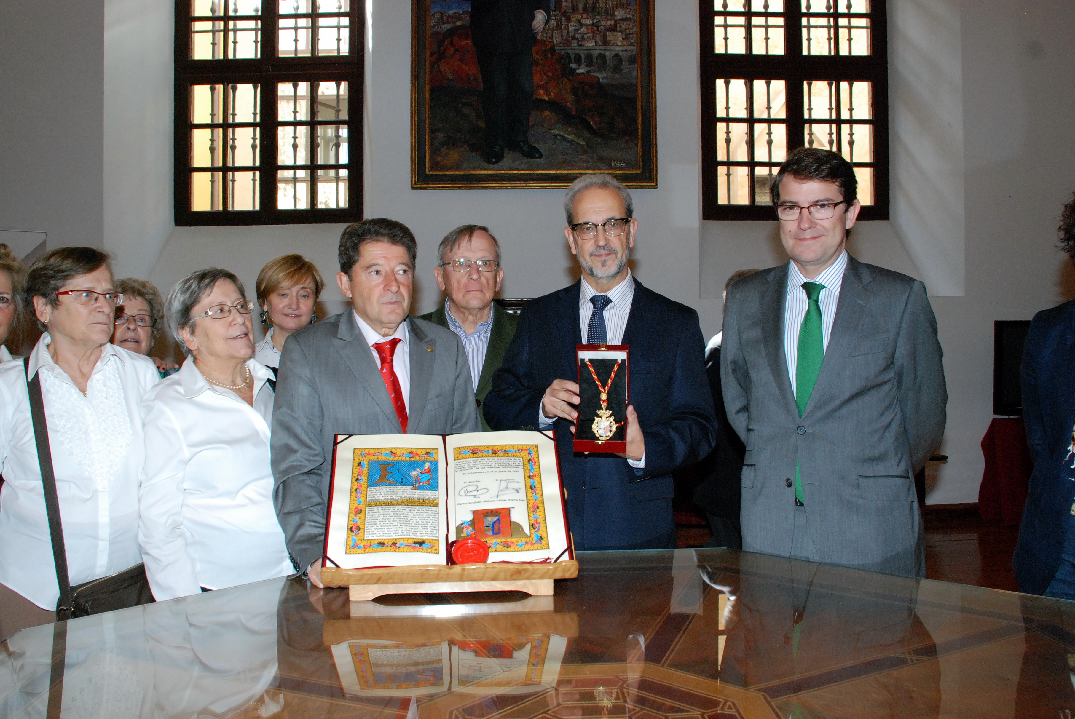 La Universidad de Salamanca recibe la Medalla de Oro de la Ciudad de Salamanca otorgada a Miguel de Unamuno