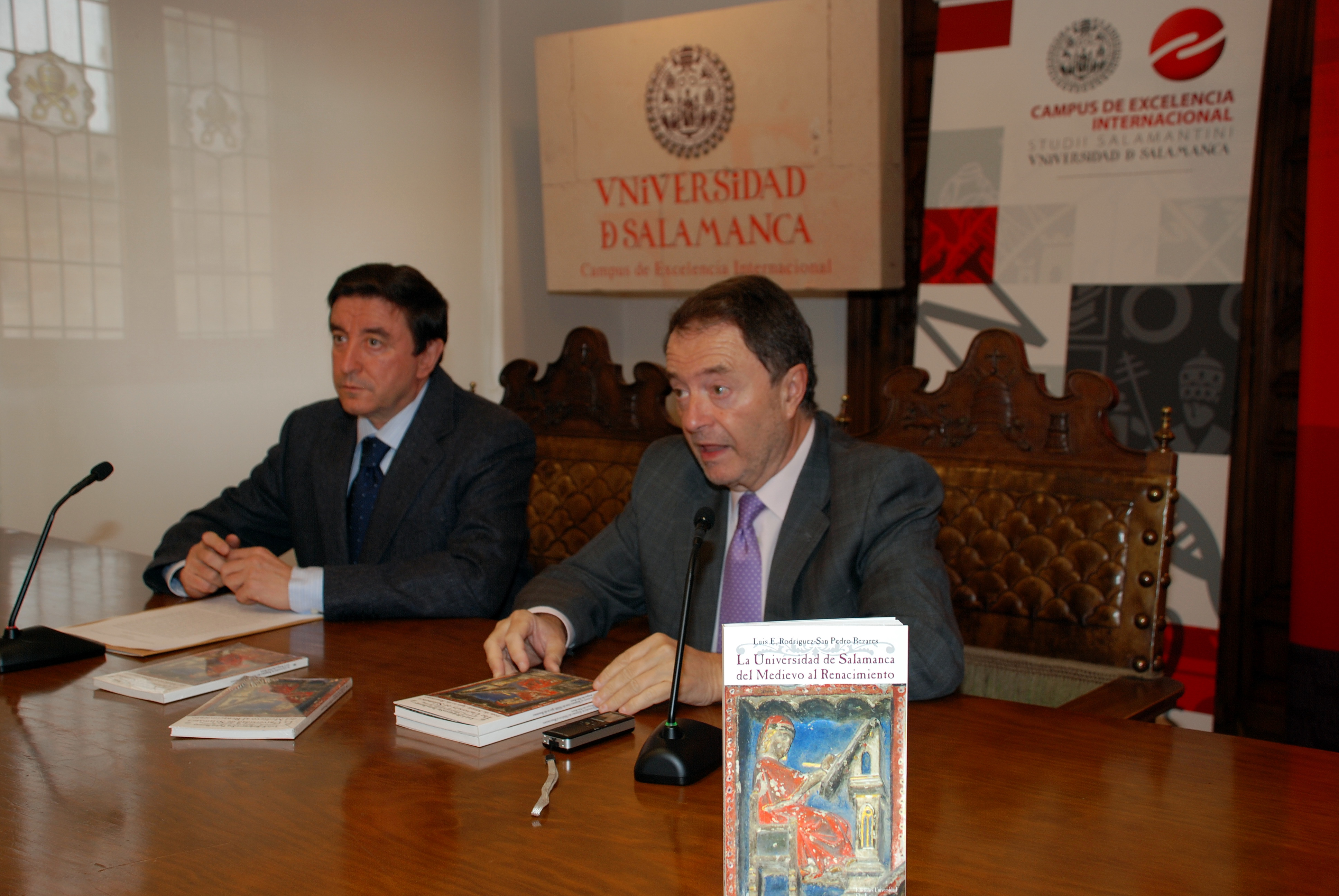 La Oficina del VIII Centenario presenta el libro ‘La Universidad de Salamanca del Medievo al Renacimiento’
