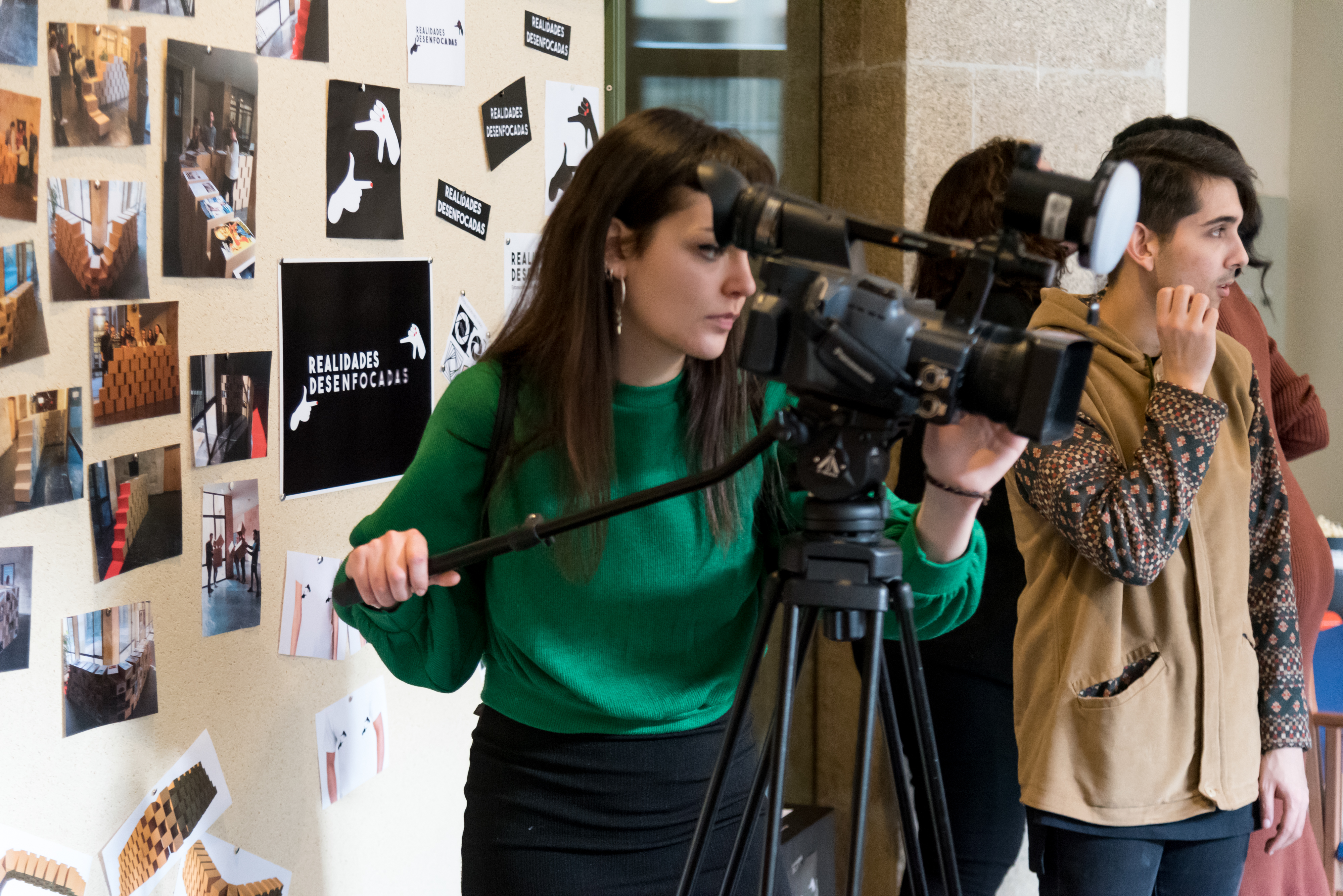 La Facultad de Geografía e Historia acoge la exposición RE_VELADAS que da visibilidad a las mujeres ocultadas por la historia