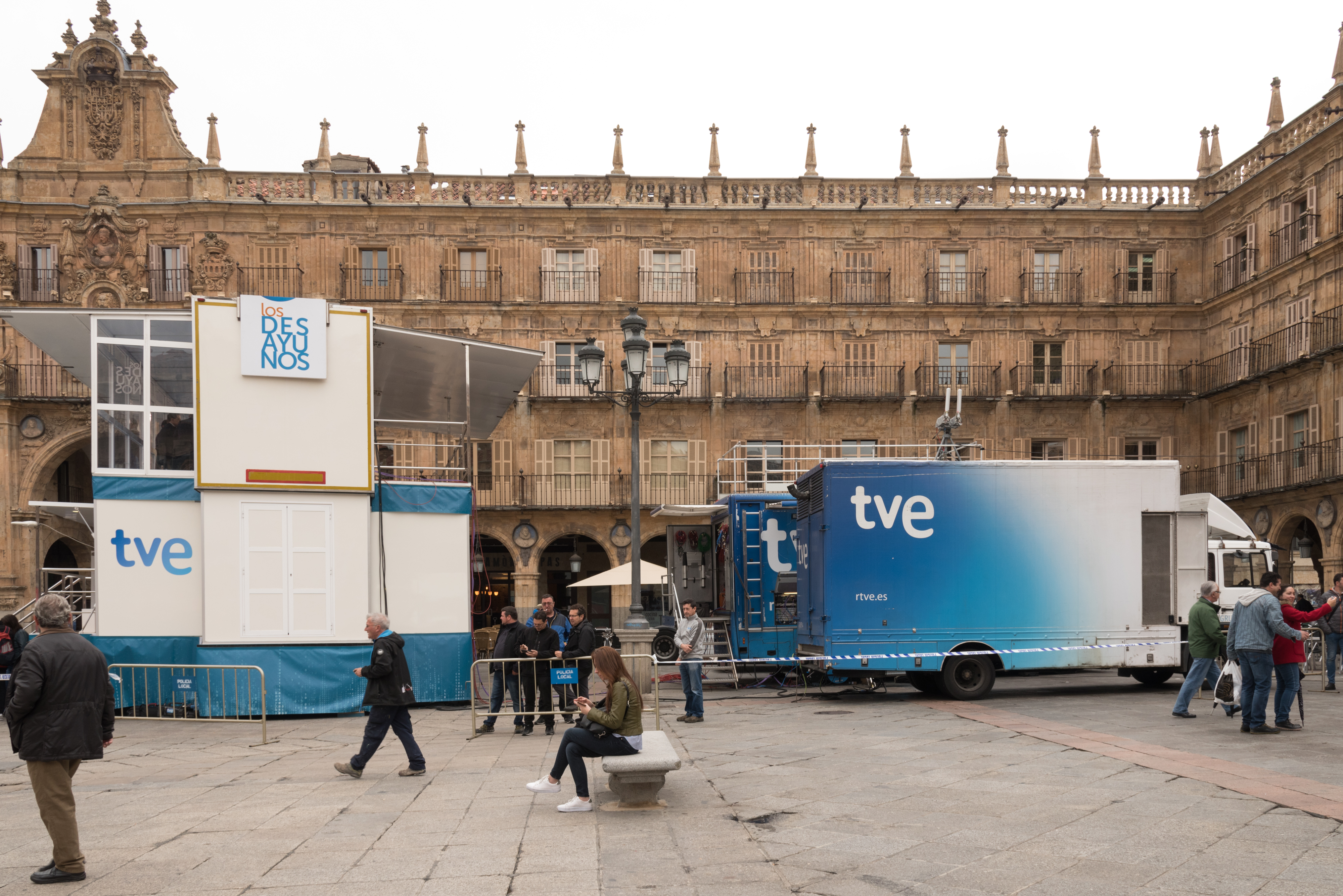 ‘Los Desayunos de TVE’ se emite desde la Plaza Mayor con motivo del Encuentro Alumni VIII Centenario de la Universidad de Salamanca