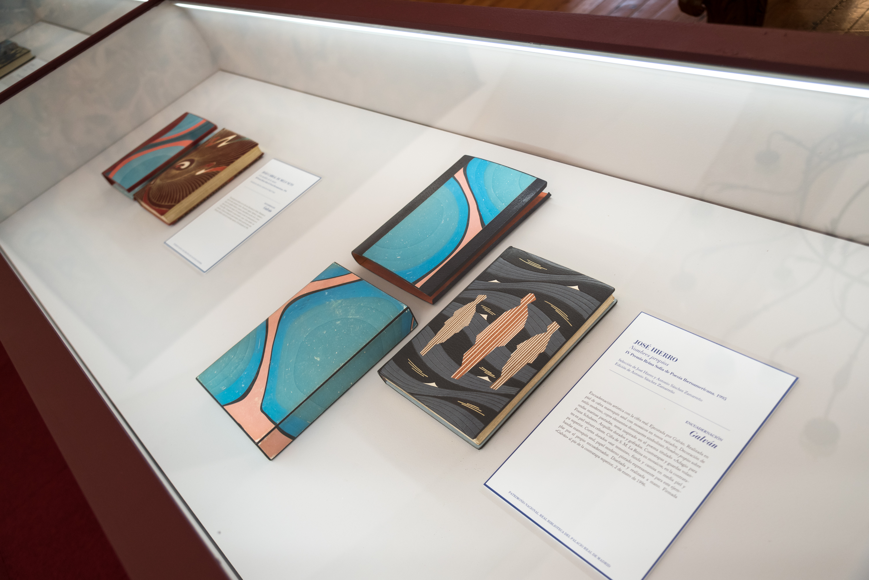 La Reina Sofía inaugura la exposición ‘Encuadernaciones artísticas del Premio Reina Sofía de Poesía Iberoamericana de la Real Biblioteca (1992-2018)’ 