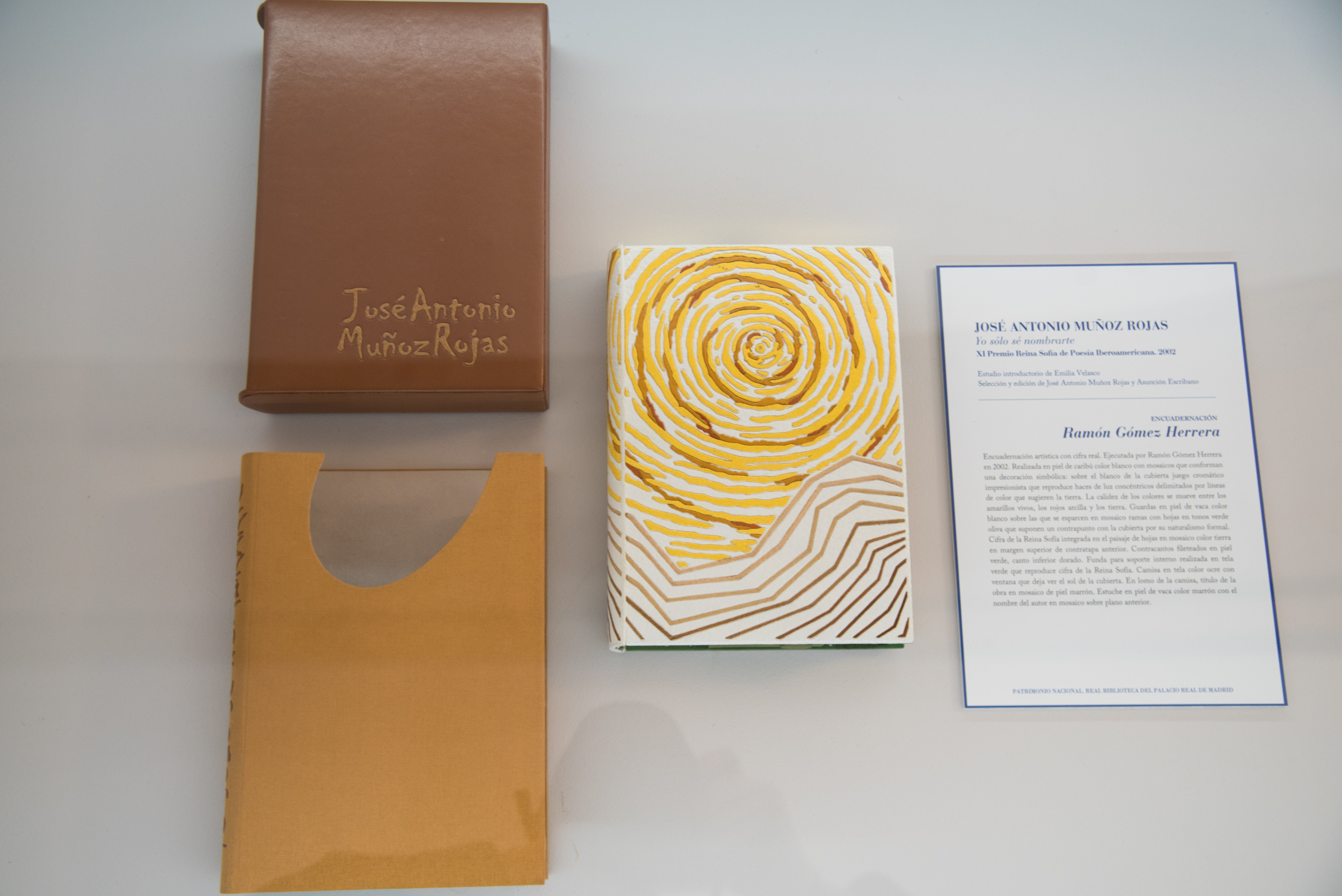 La Reina Sofía inaugura la exposición ‘Encuadernaciones artísticas del Premio Reina Sofía de Poesía Iberoamericana de la Real Biblioteca (1992-2018)’