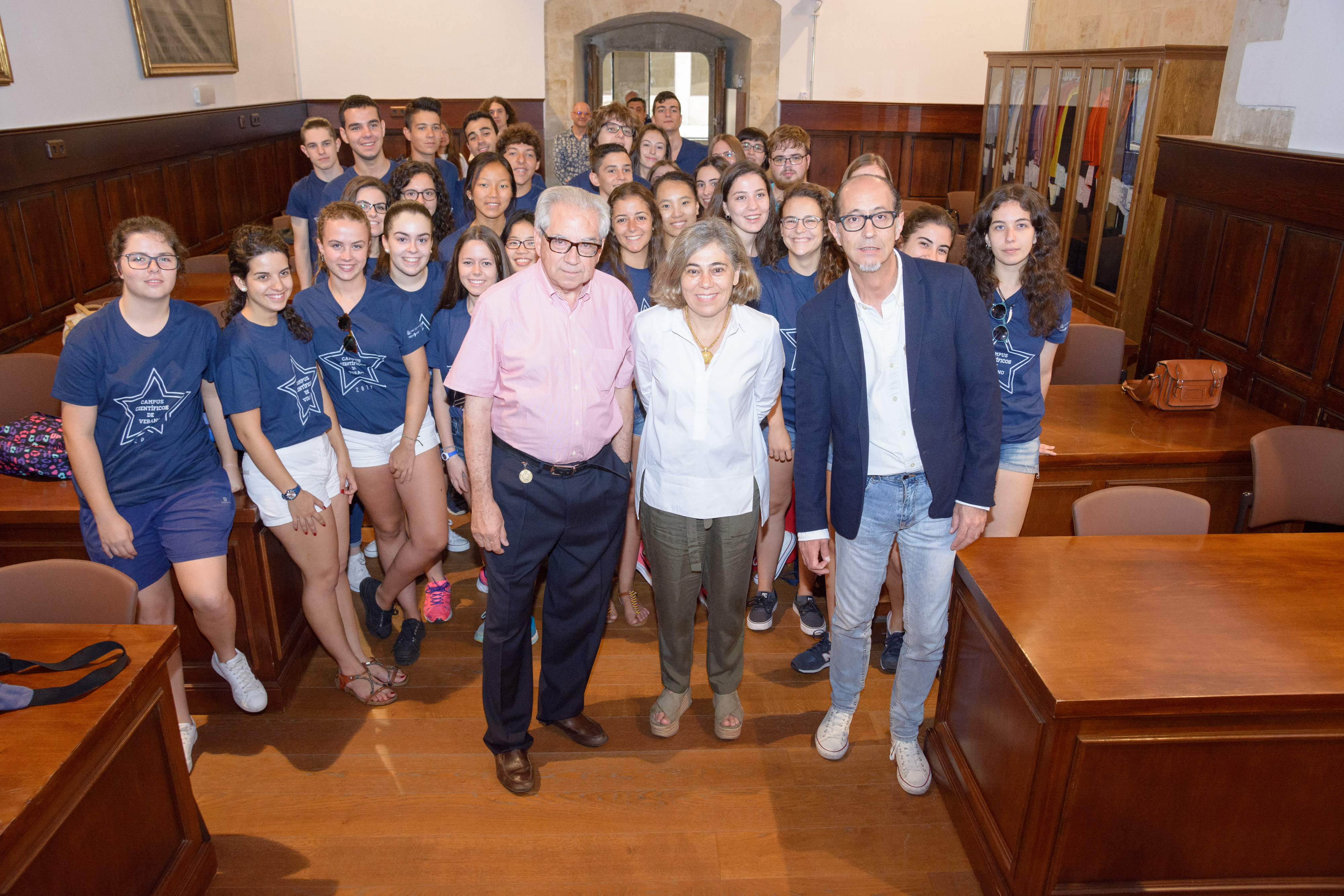 La vicerrectora de Atención al Estudiante recibe al segundo grupo de participantes en los Campus Científicos de Verano 2017