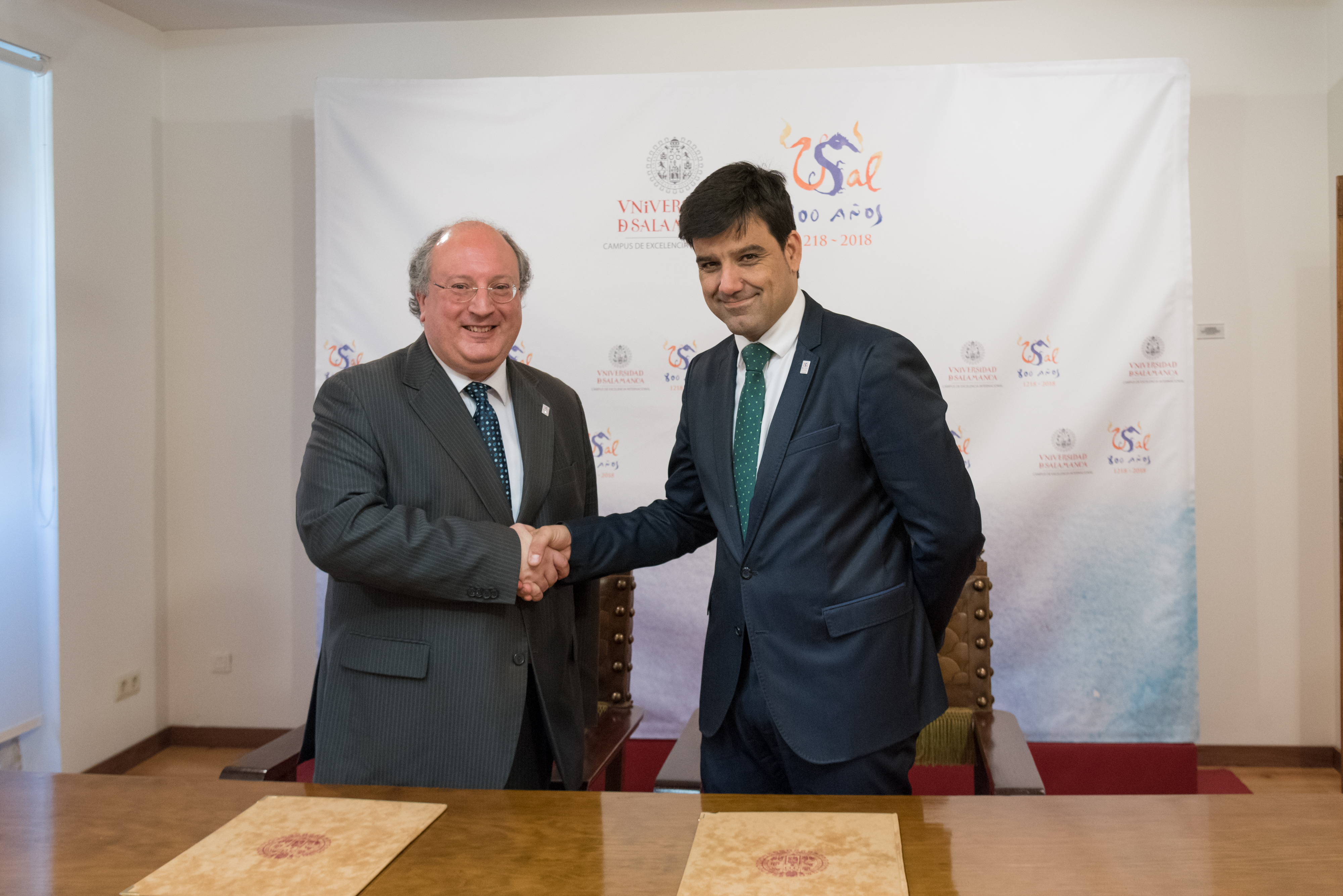 La Universidad de Salamanca y EspañaDuero firman un acuerdo de colaboración con motivo del VIII Centenario 