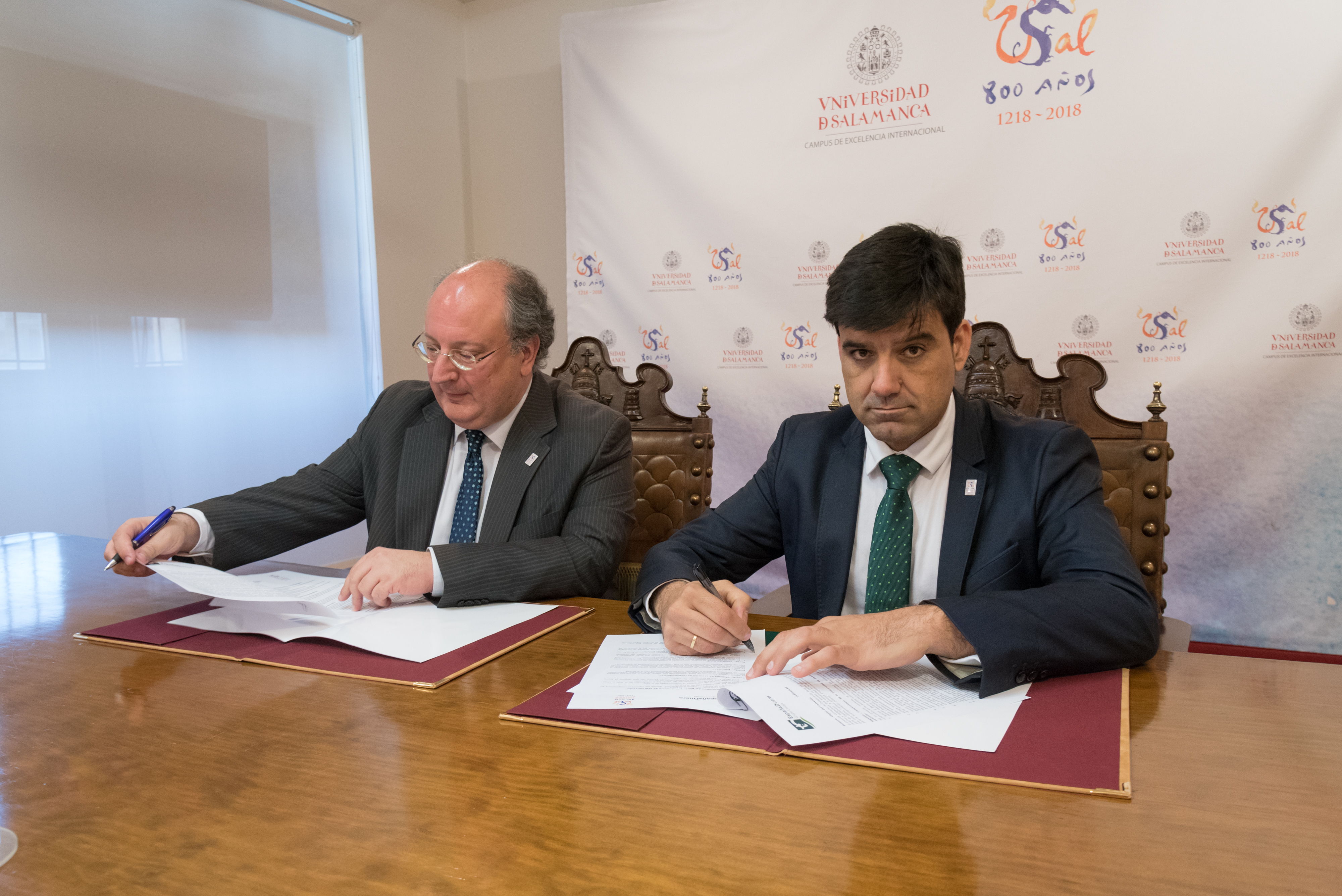 La Universidad de Salamanca y EspañaDuero firman un acuerdo de colaboración con motivo del VIII Centenario 