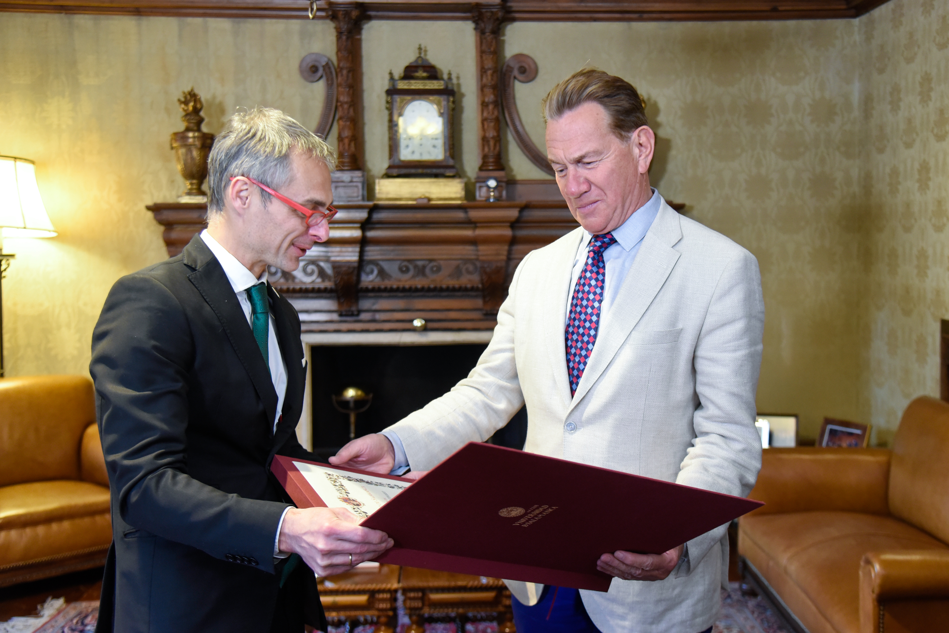 El rector nombra a Michael Portillo embajador del VIII Centenario de la Universidad de Salamanca