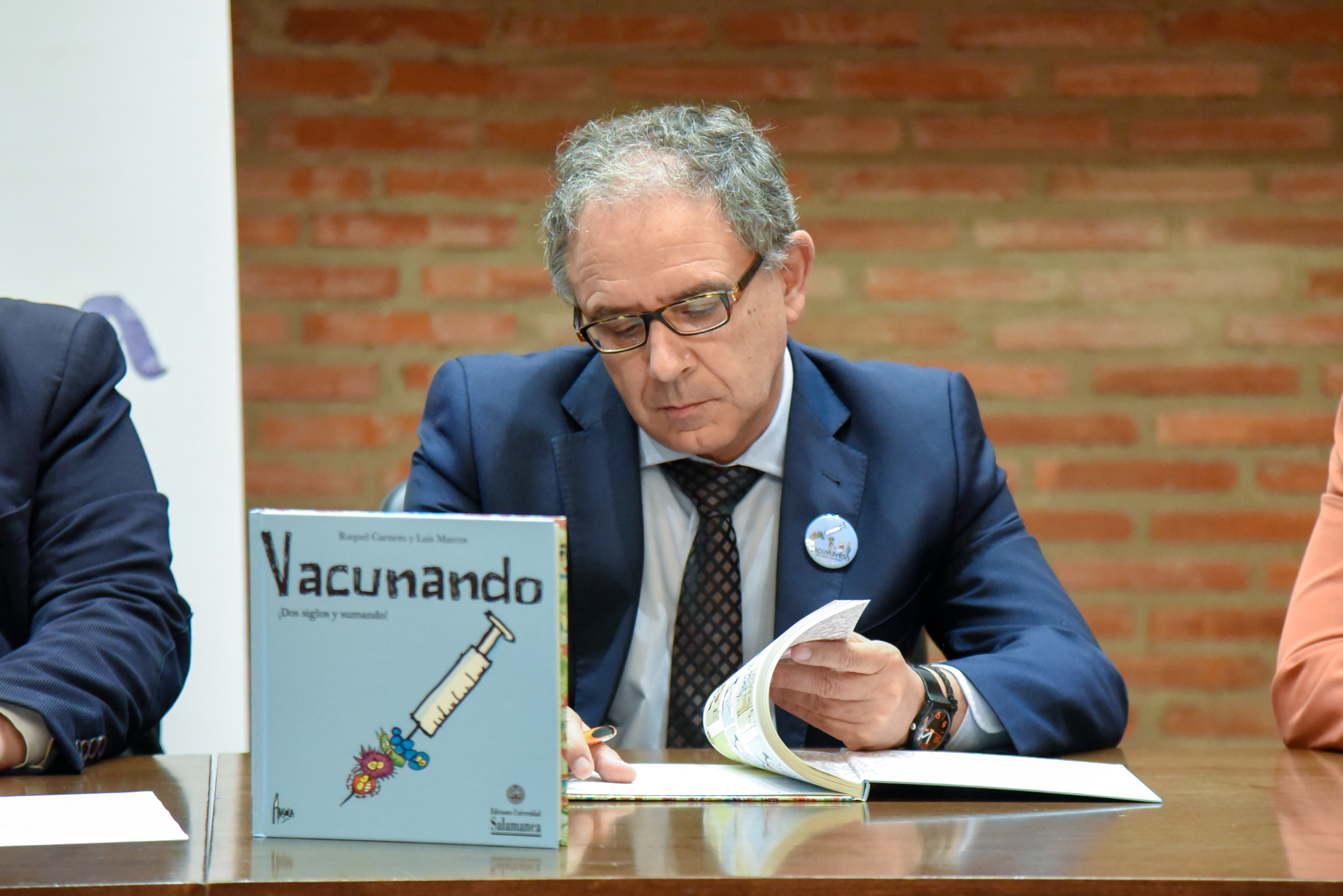 Ediciones Universidad de Salamanca presenta un libro de divulgación científica sobre vacunas 