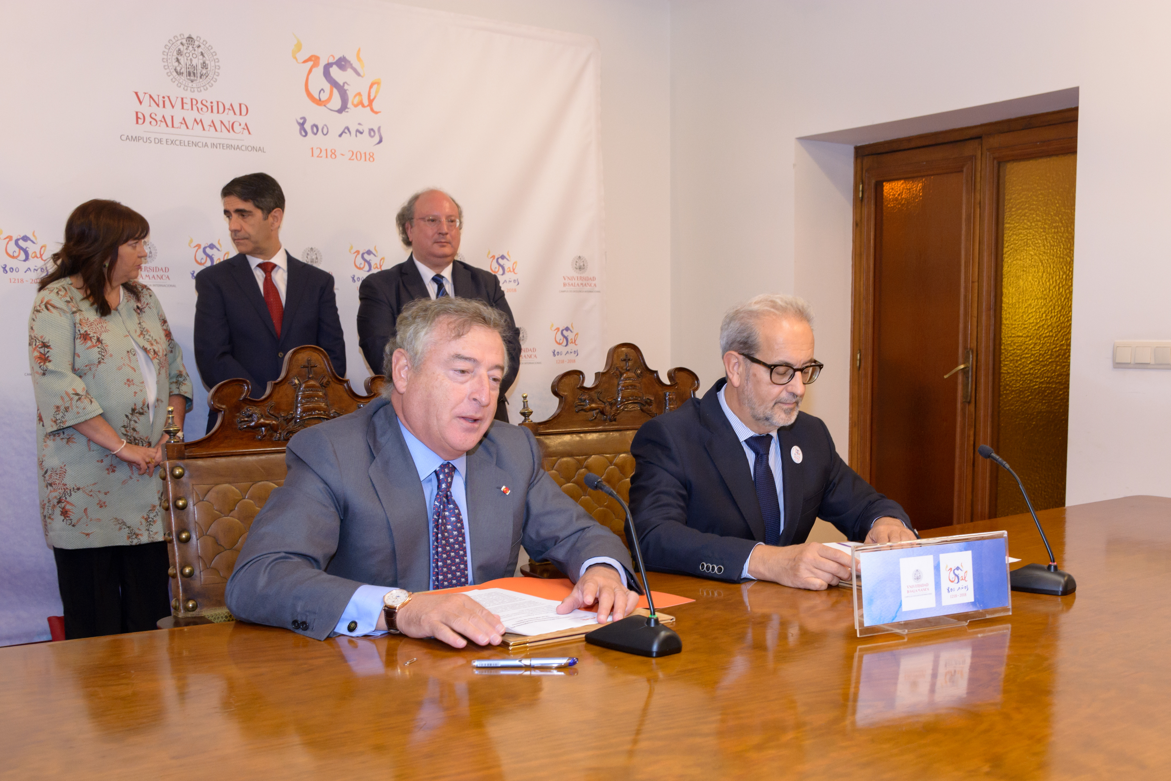 La Universidad de Salamanca y RTVE suscriben un acuerdo para la difusión de las actividades del VIII Centenario