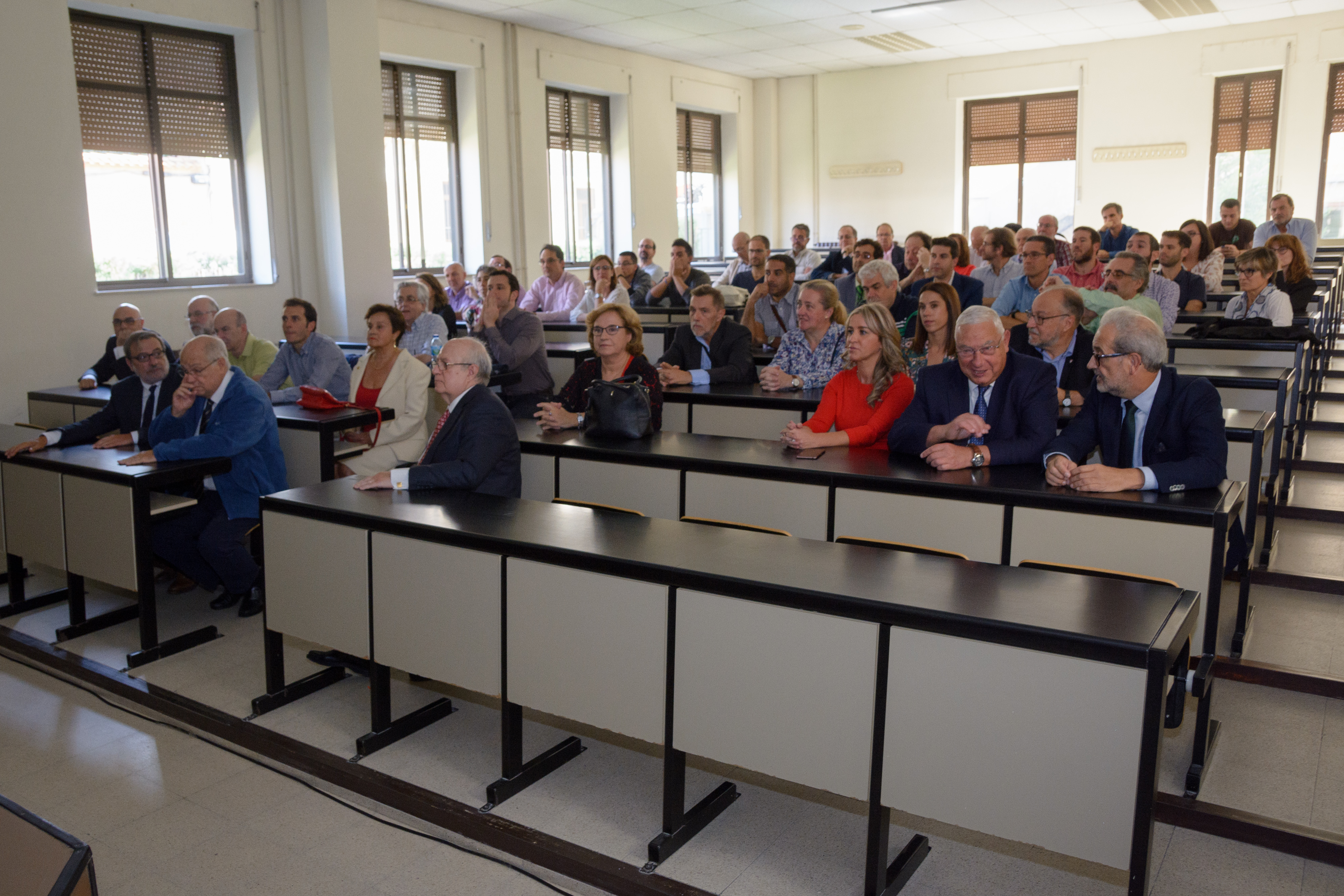 La Facultad de Ciencias rinde homenaje al catedrático de Física Teórica José María Cerveró con motivo de su jubilación