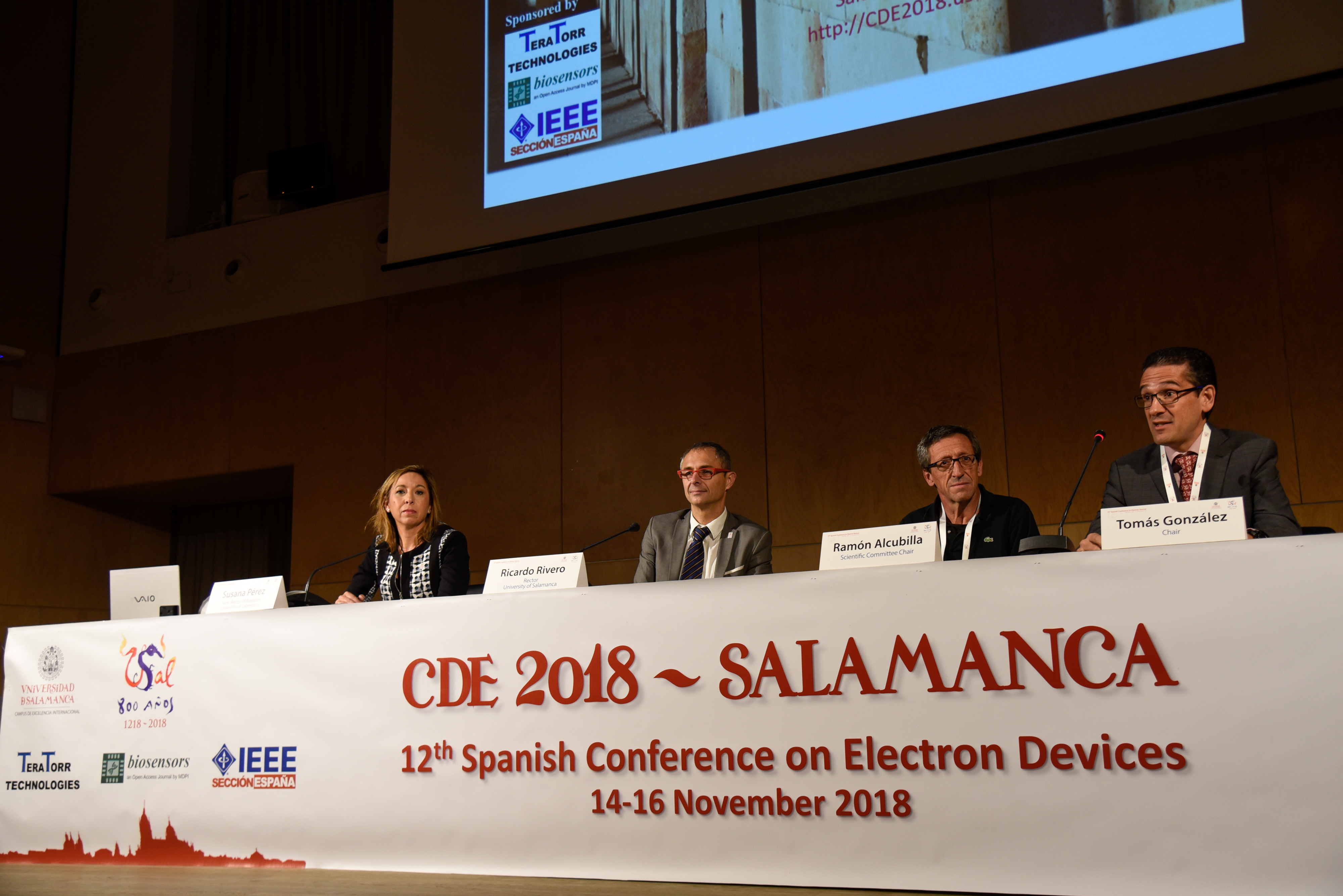 El VIII Centenario reúne en la Universidad de Salamanca a varios de los mayores expertos mundiales en el desarrollo de dispositivos electrónicos