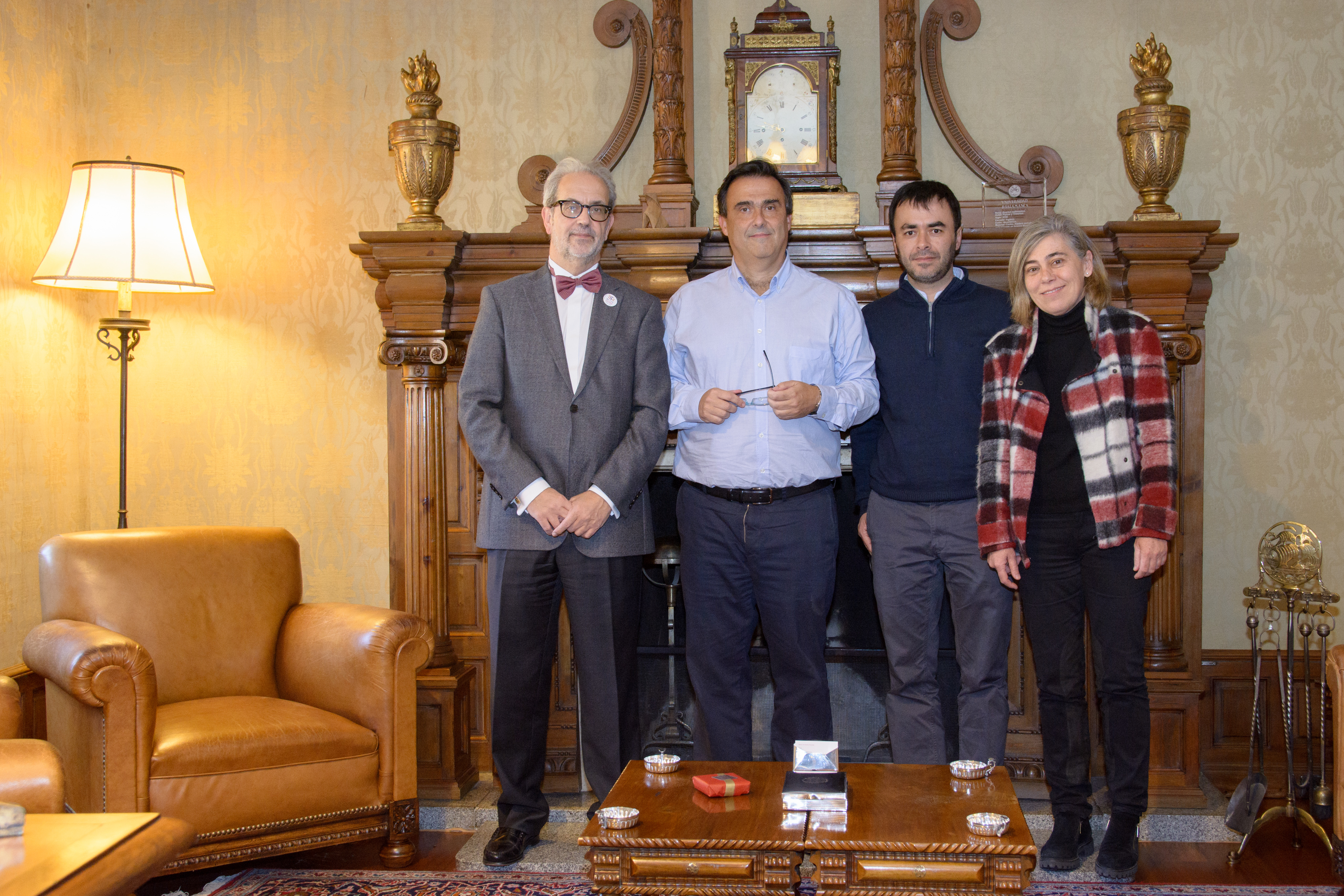 El rector de la Universidad de Salamanca recibe al director general de Oxfam Intermón