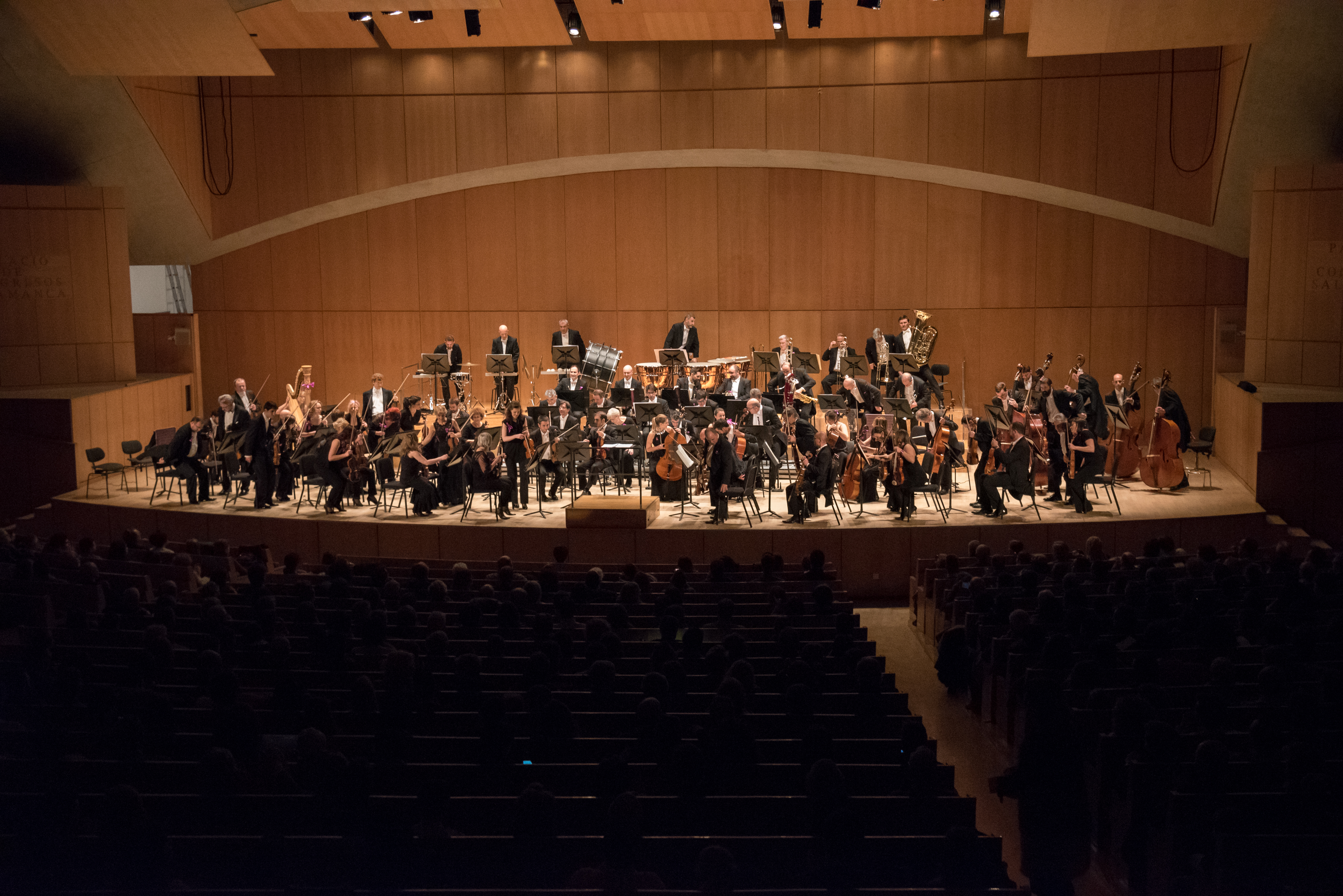 La Orquesta Sinfónica de Castilla y León interpreta a Gombau, Dvorák y Brahms para conmemorar el VIII Centenario