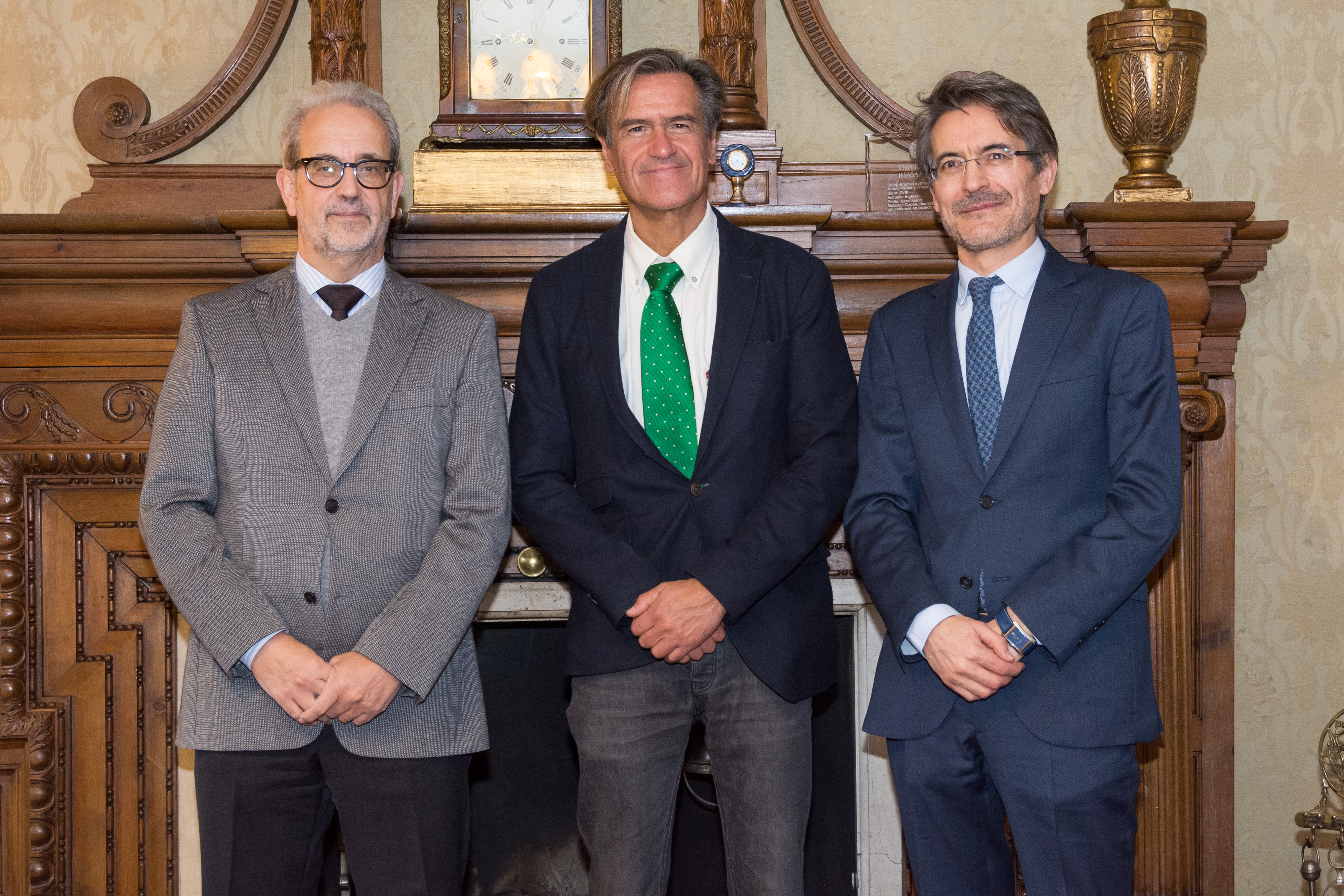 El rector en funciones de la Universidad de Salamanca recibe al eurodiputado Juan Fernando López Aguilar