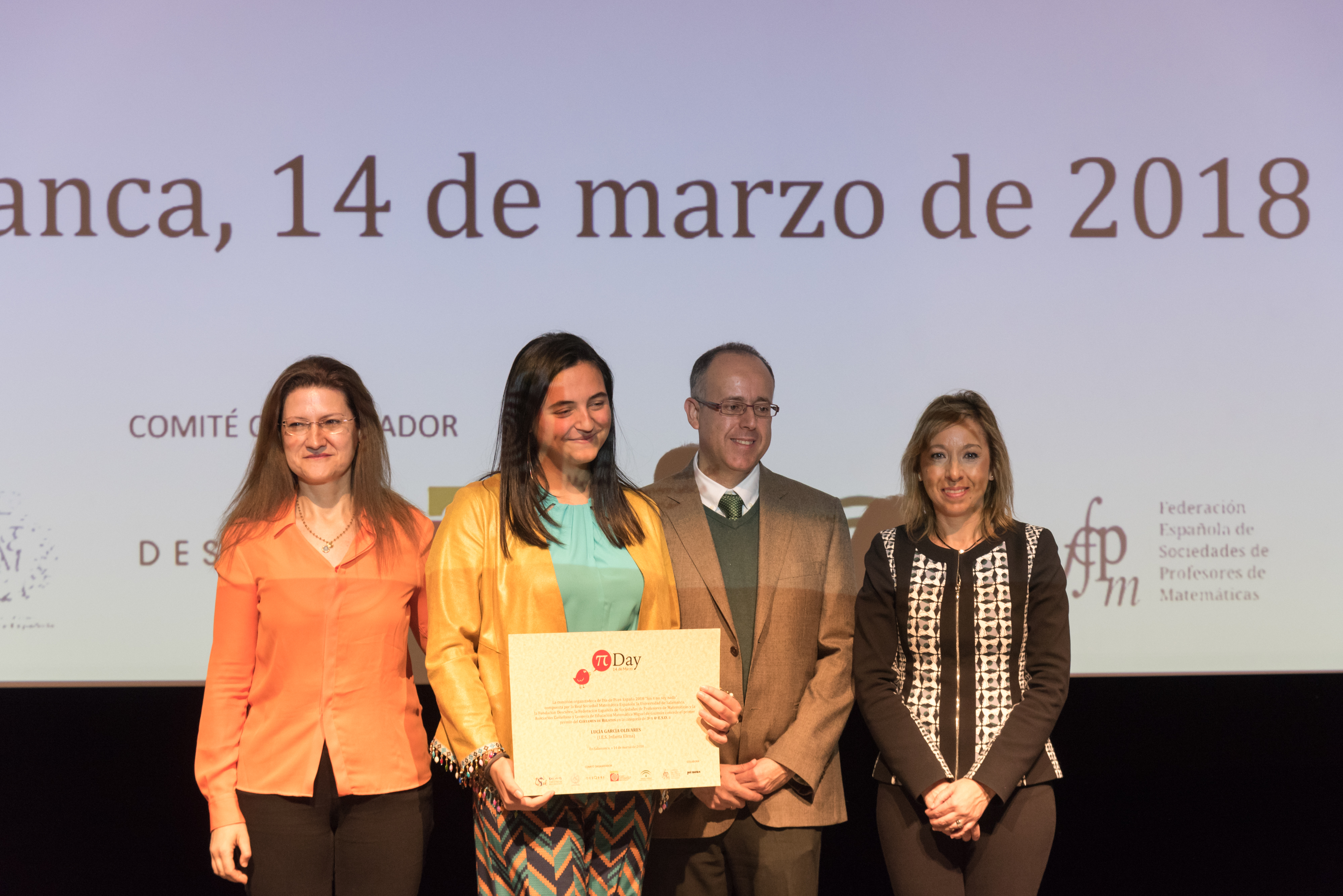 Centenares de estudiantes de primaria y secundaria asisten en la Universidad de Salamanca al evento central de la celebración del Día π en España