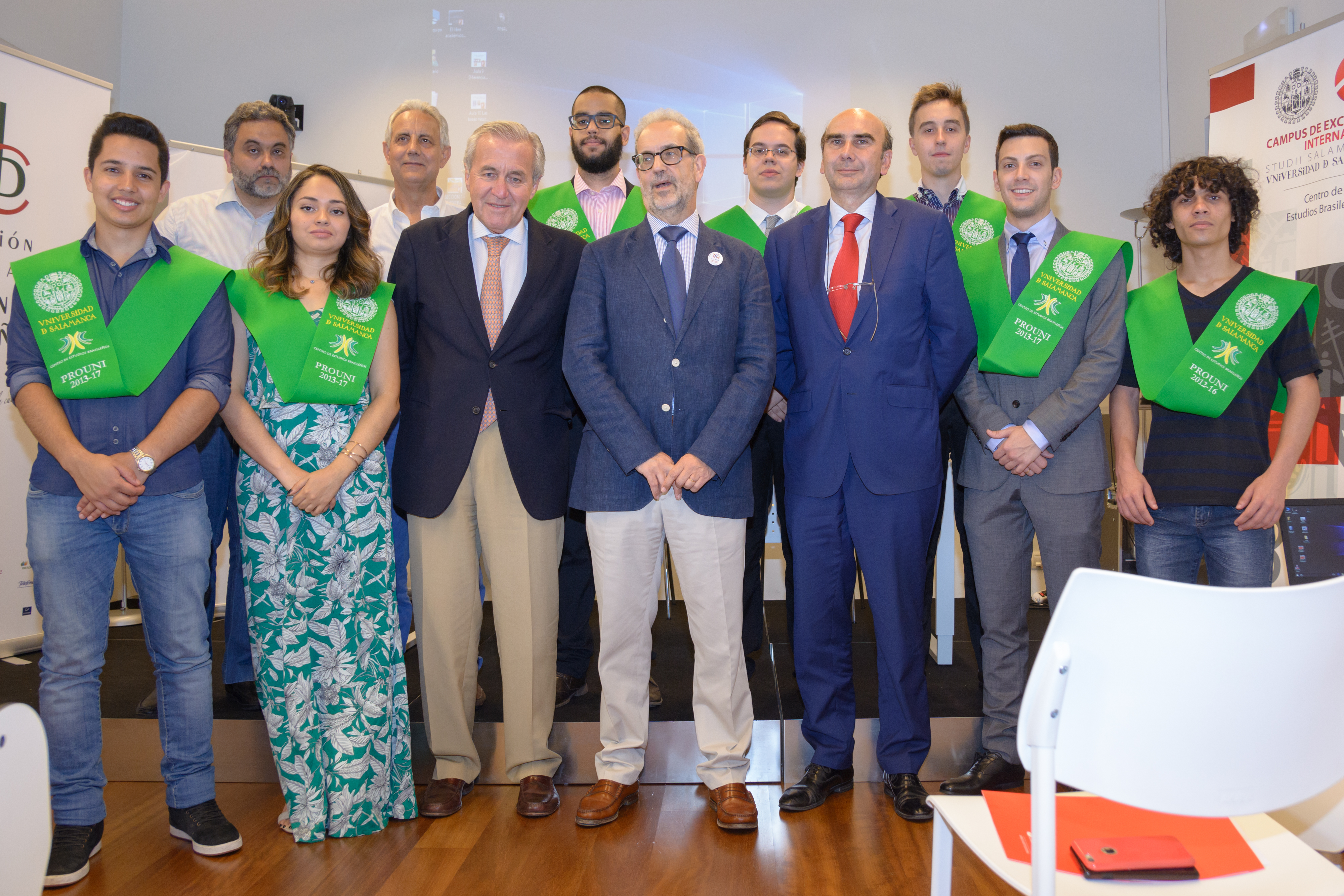 Diez alumnos brasileños del programa Prouni celebran su graduación en la Universidad de Salamanca
