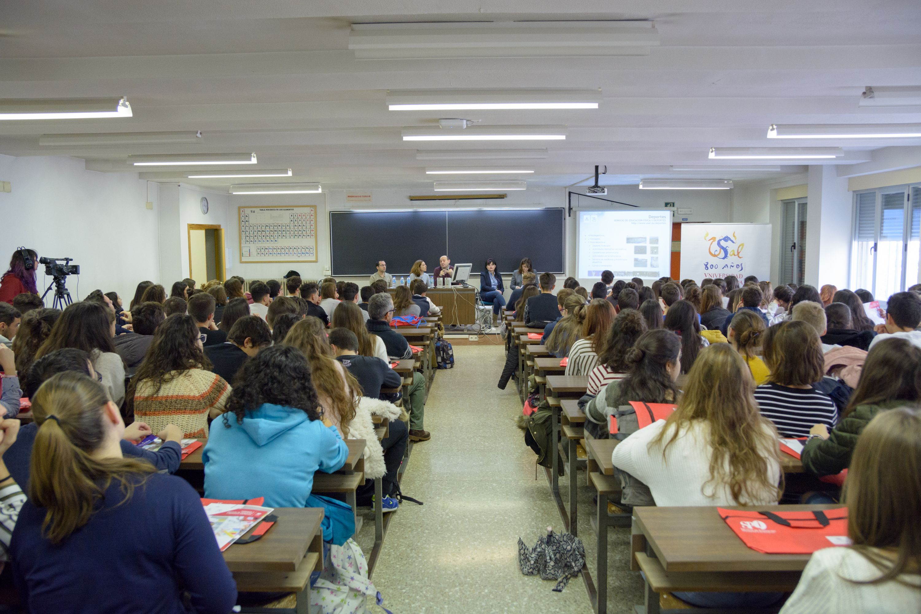 Cerca de 600 escolares de Bachillerato han participado en un taller de orientación universitaria organizado por la Universidad de Salamanca y el Ayuntamiento