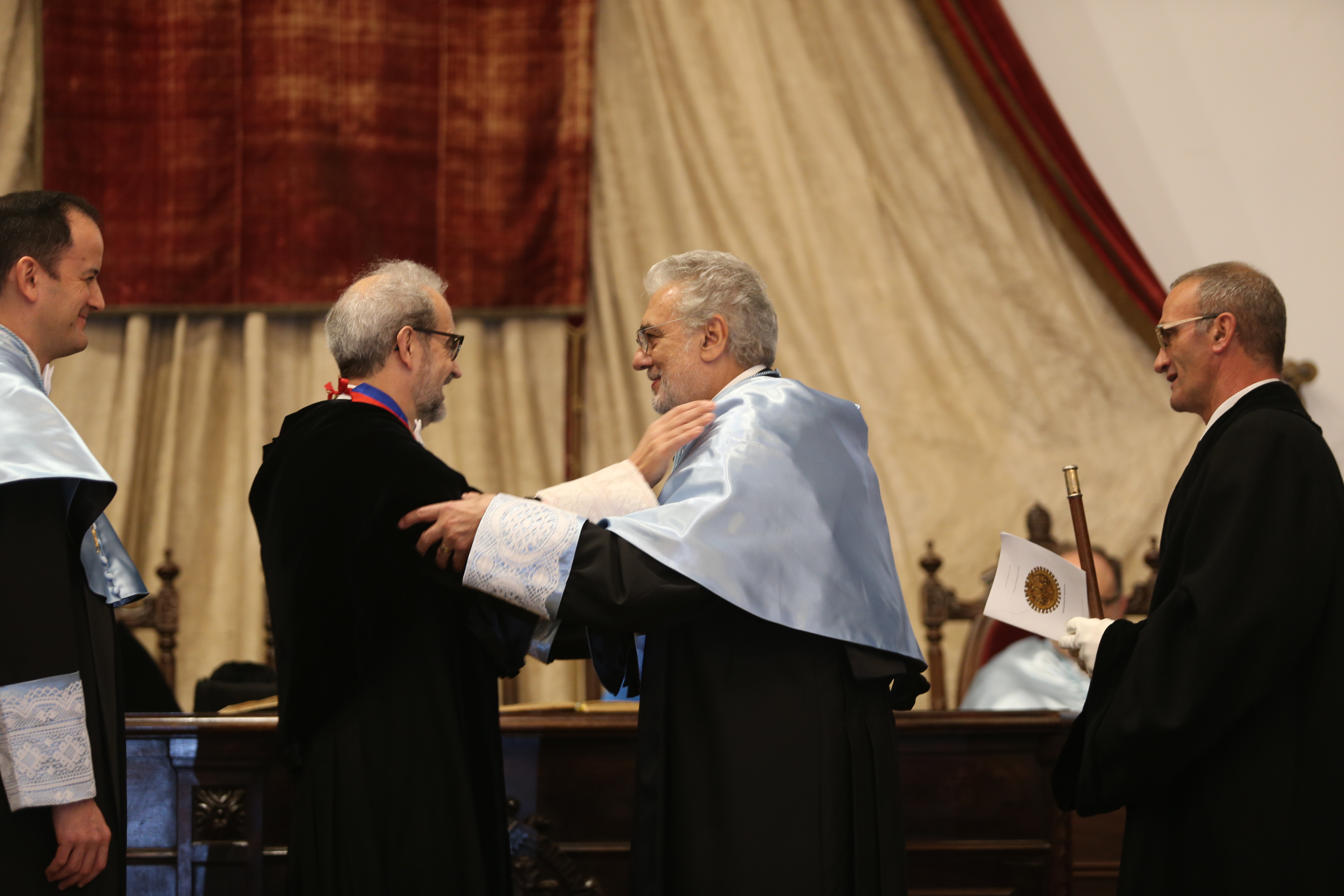Plácido Domingo reivindica la presencia de la música en todos los niveles de la Educación al recibir el doctorado honoris causa por la Universidad de Salamanca