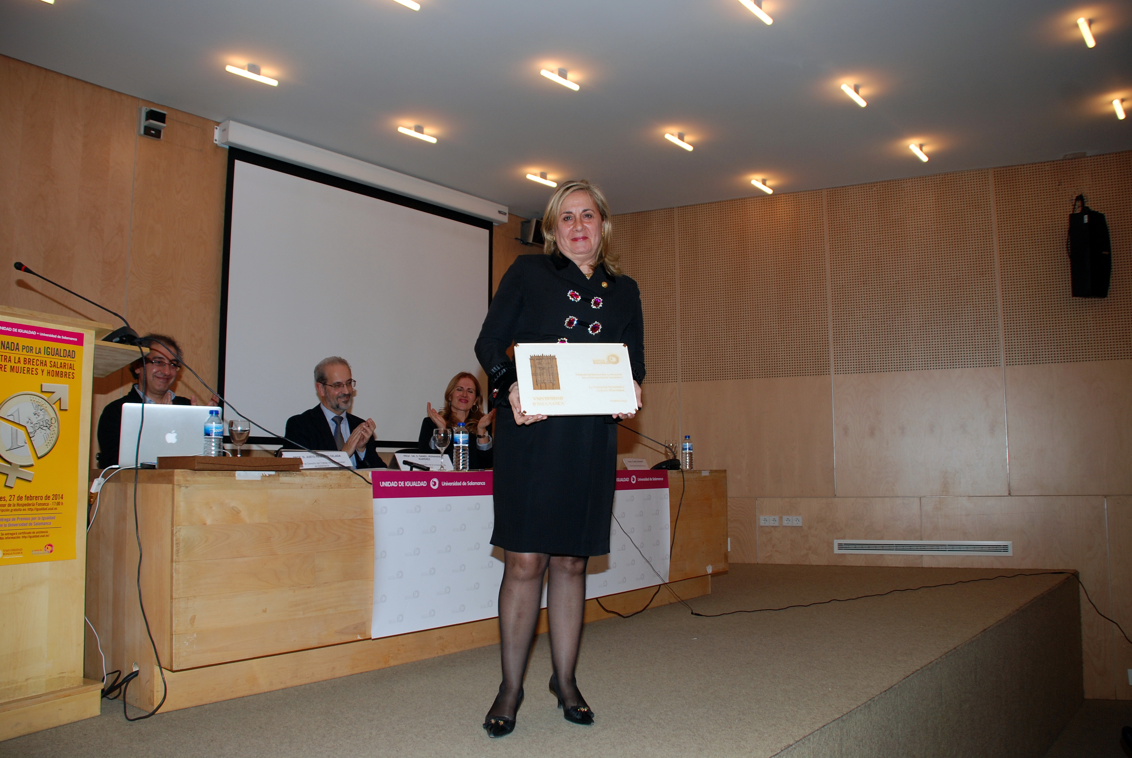 El rector asiste a la entrega de la I Edición de Premios por la Igualdad de la Unidad de Igualdad de la Universidad de Salamanca