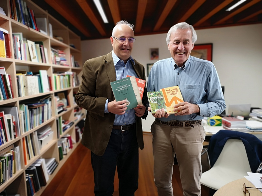 Los herederos de Alberto Navarro González donan varios libros del sociólogo Gilberto Freyre al Centro de Estudios Brasileños de la Universidad de Salamanca 