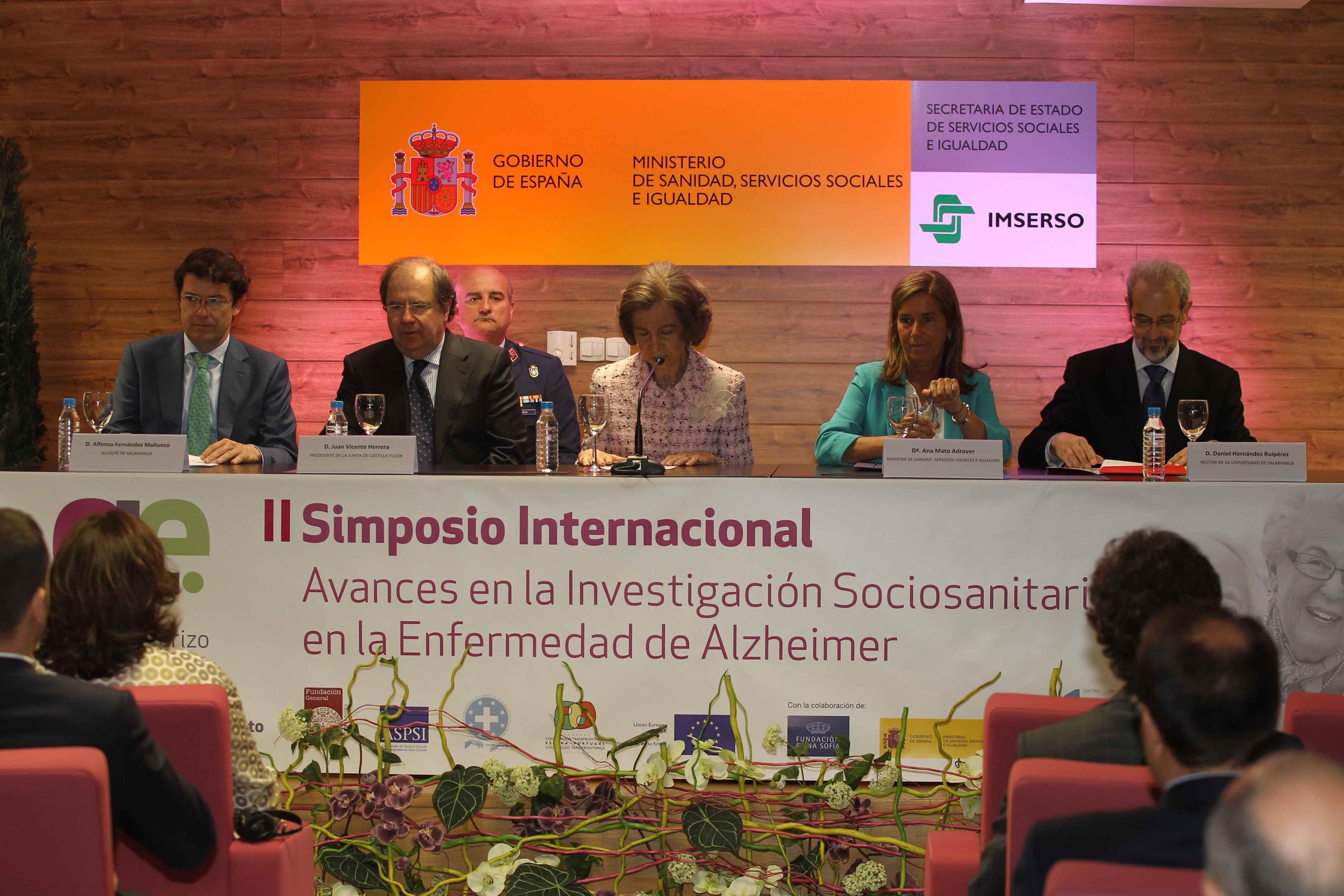 La Reina Sofía inaugura el II Simposio Internacional ‘Avances en la investigación sociosanitaria en la enfermedad de Alzheimer’