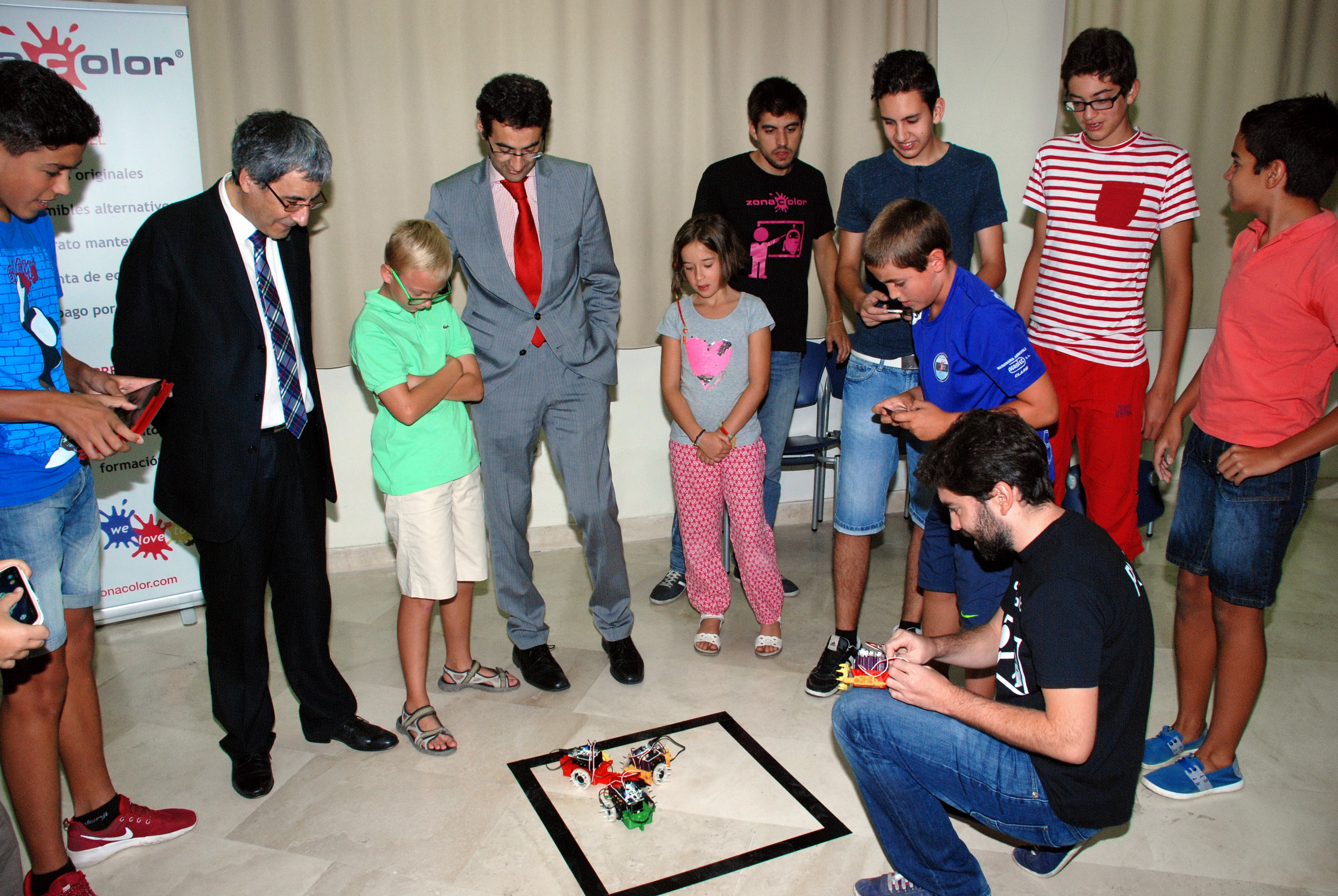 El vicerrector de Promoción y Coordinación visita el ‘Robotics Summer Camp’, organizado por Cursos Internacionales