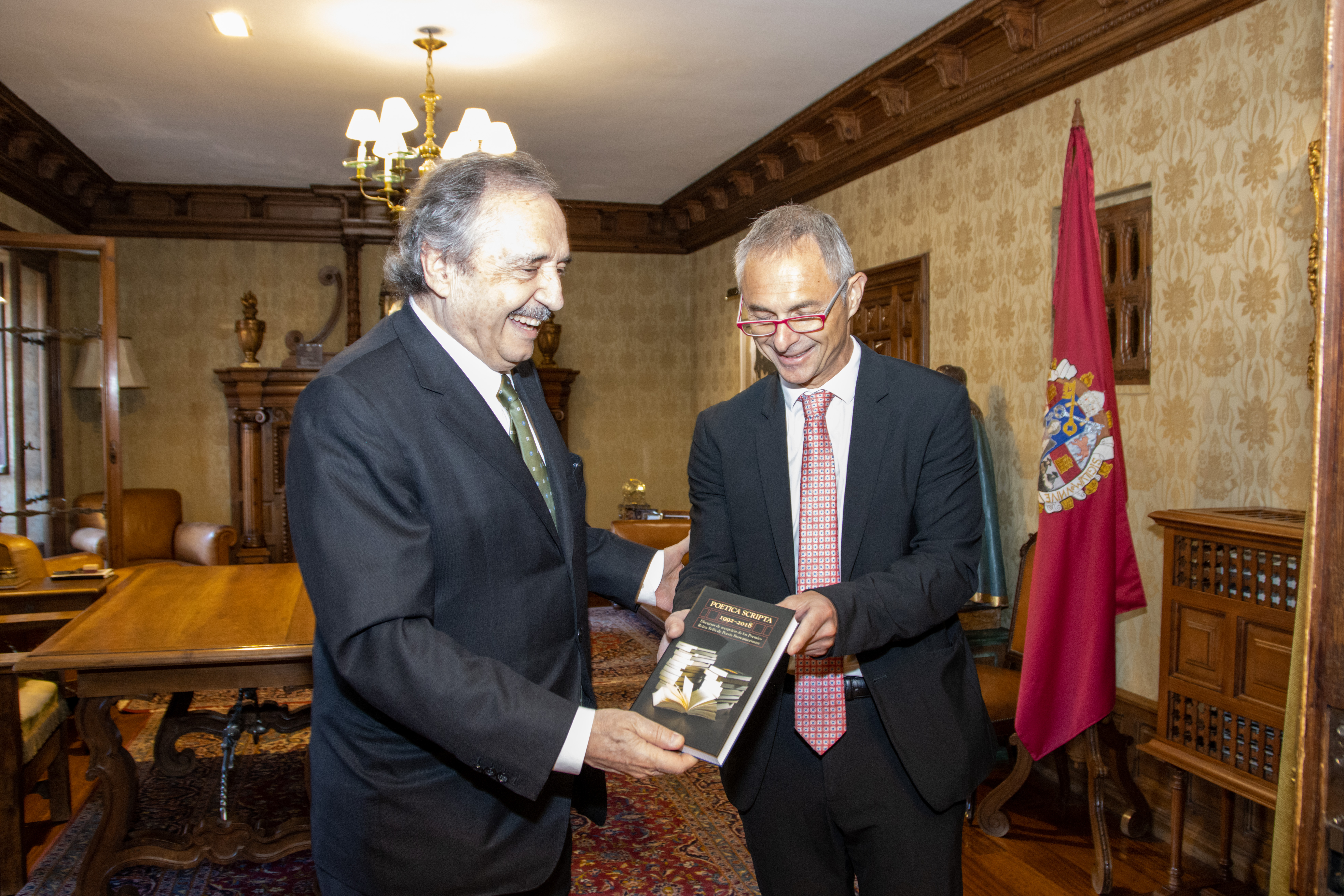 El rector Ricardo Rivero mantiene una reunión de trabajo con el embajador de Argentina en España