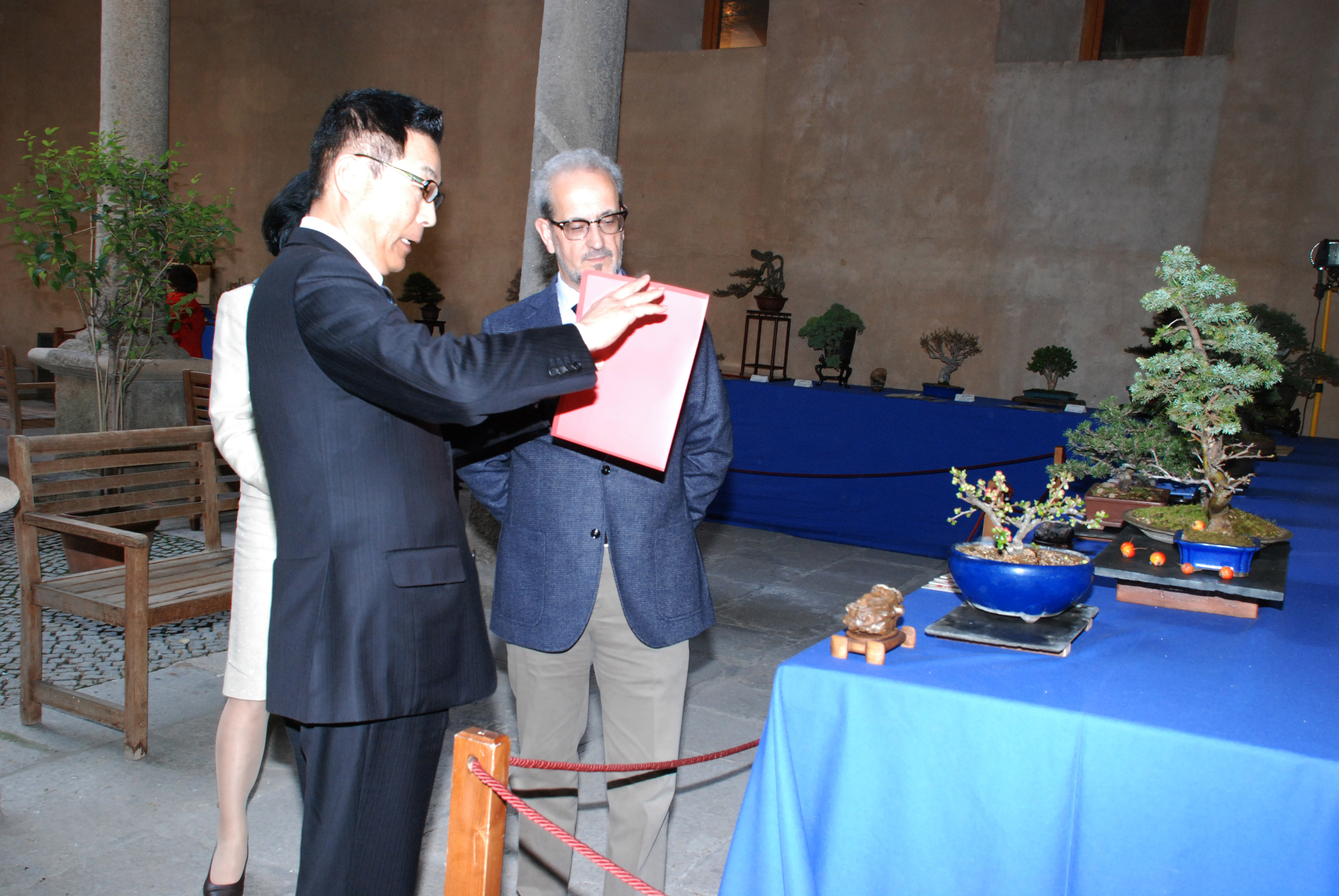 El rector y el embajador de Japón inauguran la XV Semana Cultural del Japón del Centro Cultural Hispano-Japonés