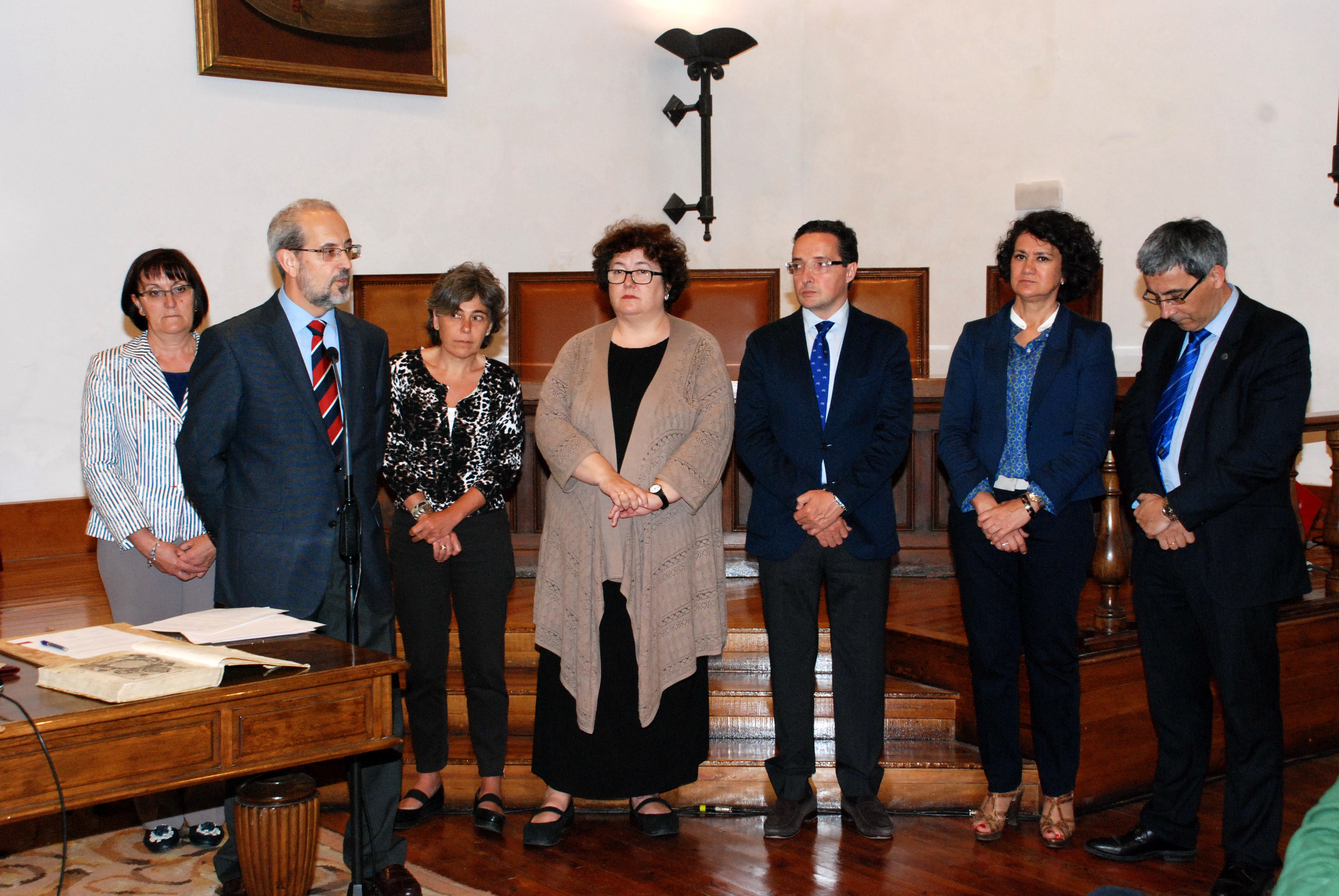 El rector preside la toma de posesión de cargos académicos y personal docente e investigador de la Universidad de Salamanca