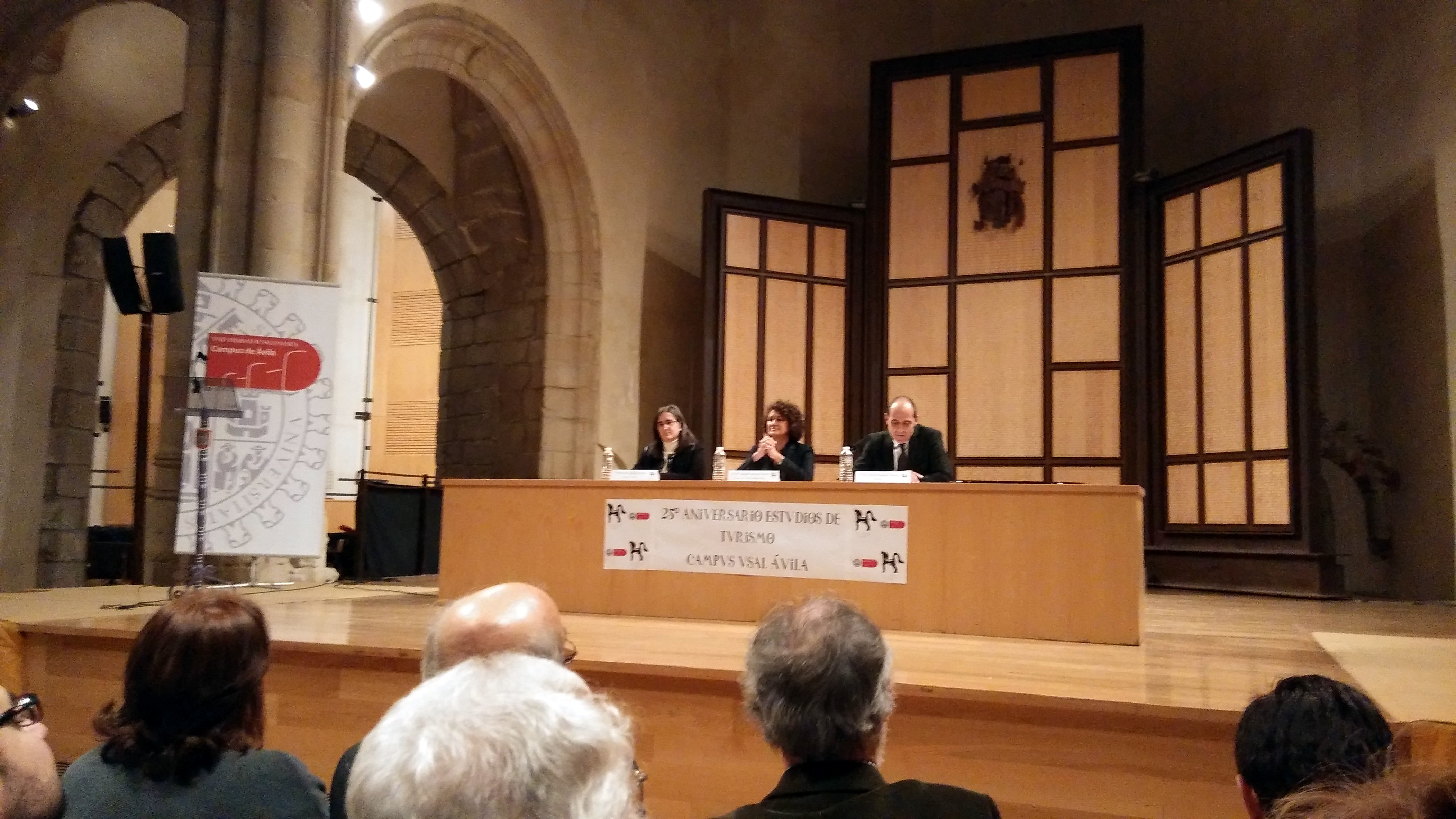La vicerrectora de Internacionalización preside el acto de celebración del 25º aniversario de los estudios de Turismo en Ávila 