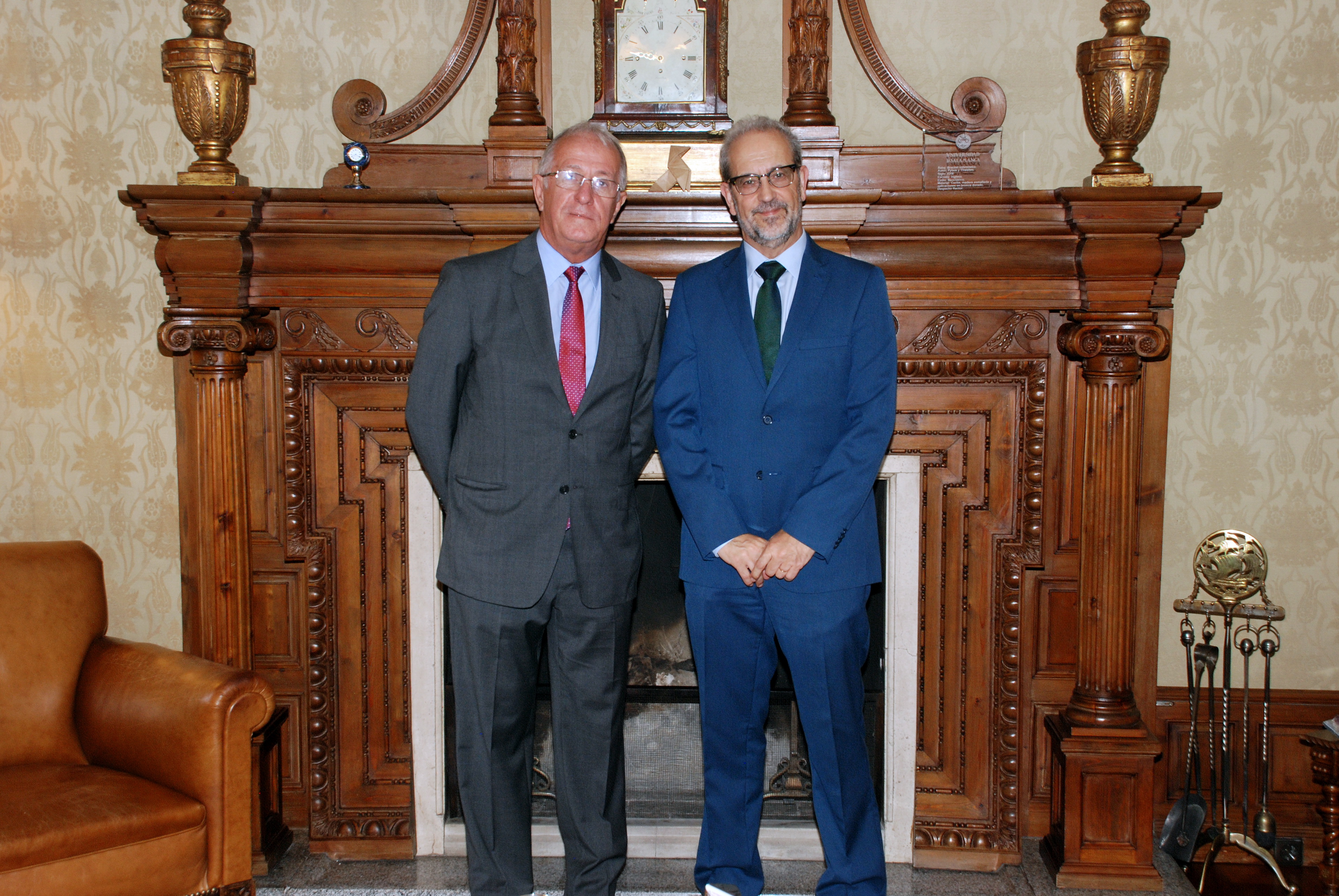 El rector de la Universidad de Salamanca, Daniel Hernández Ruipérez, recibe al rector de la Universidad de Unigranrio