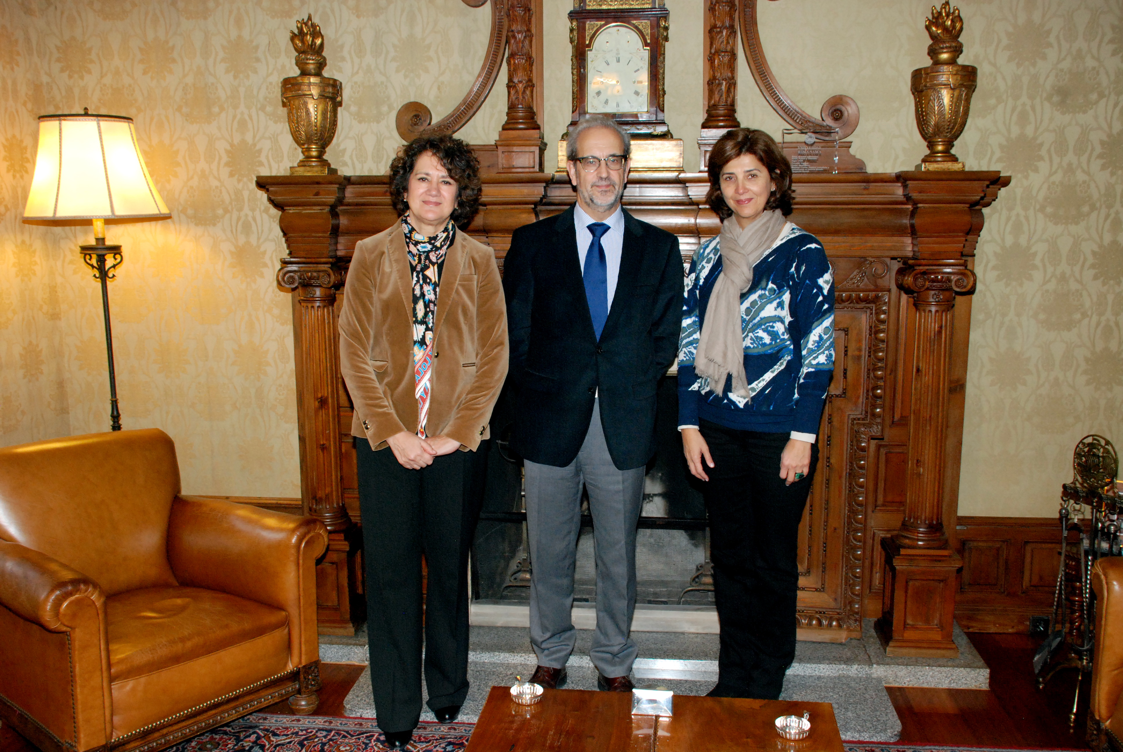 El rector de la Universidad de Salamanca recibe a la ministra de Relaciones Exteriores de Colombia, María Ángela Holguin