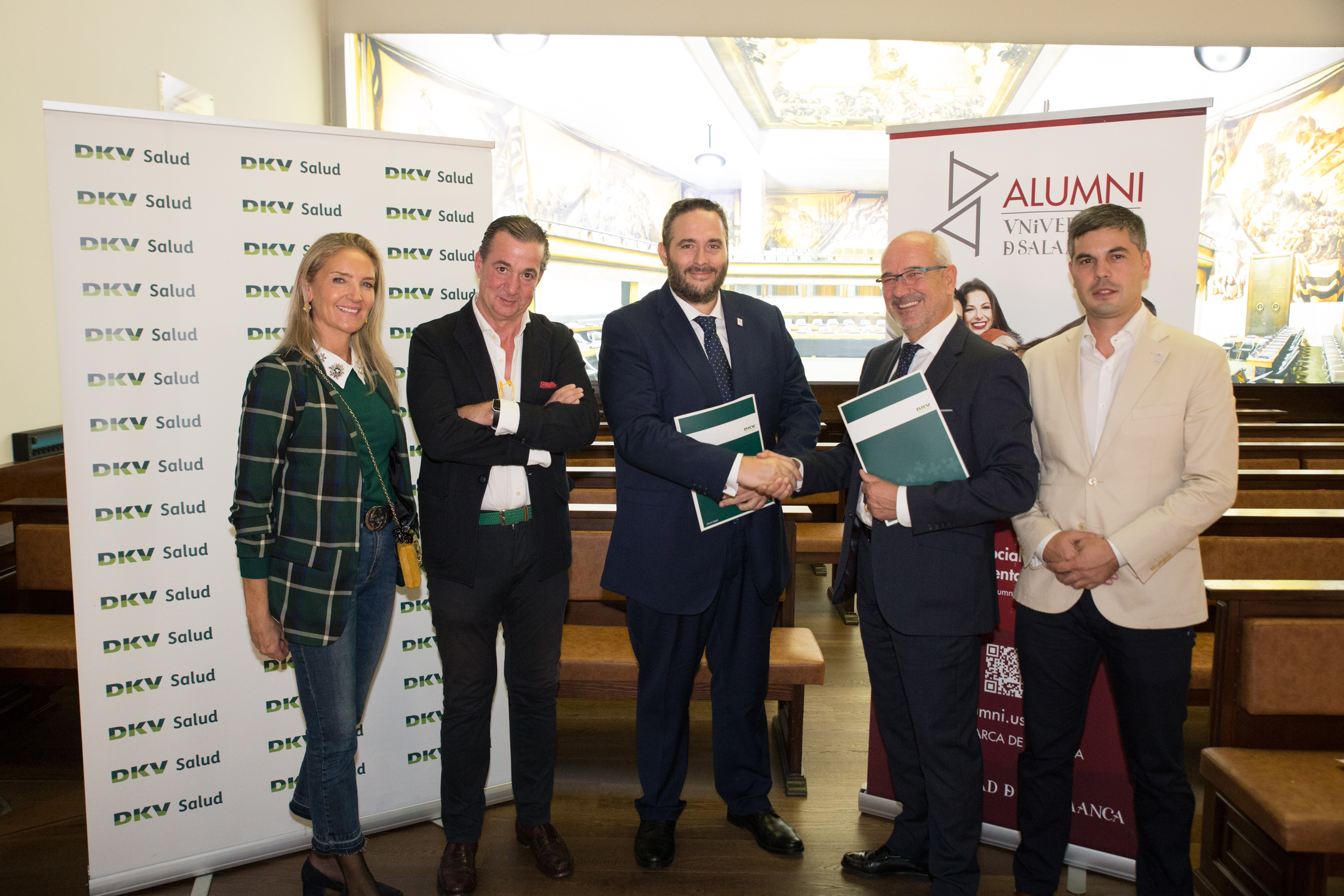 ALUMNI Universidad de Salamanca y DKV Seguros firman un convenio de colaboración