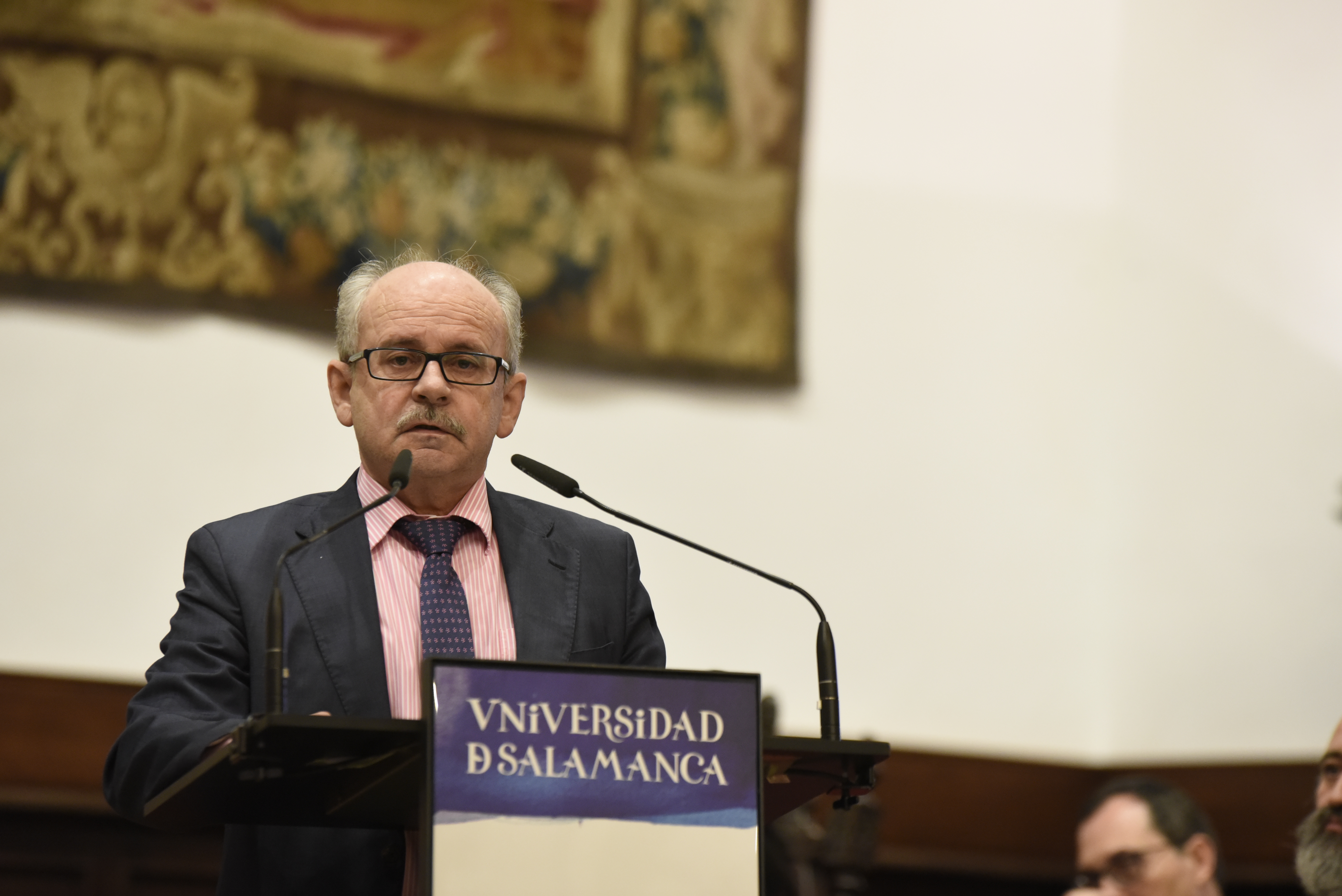 Decanos y directores de una veintena de universidades suscriben el texto de la ‘Magna Charta Humanitatum’ en la Universidad de Salamanca