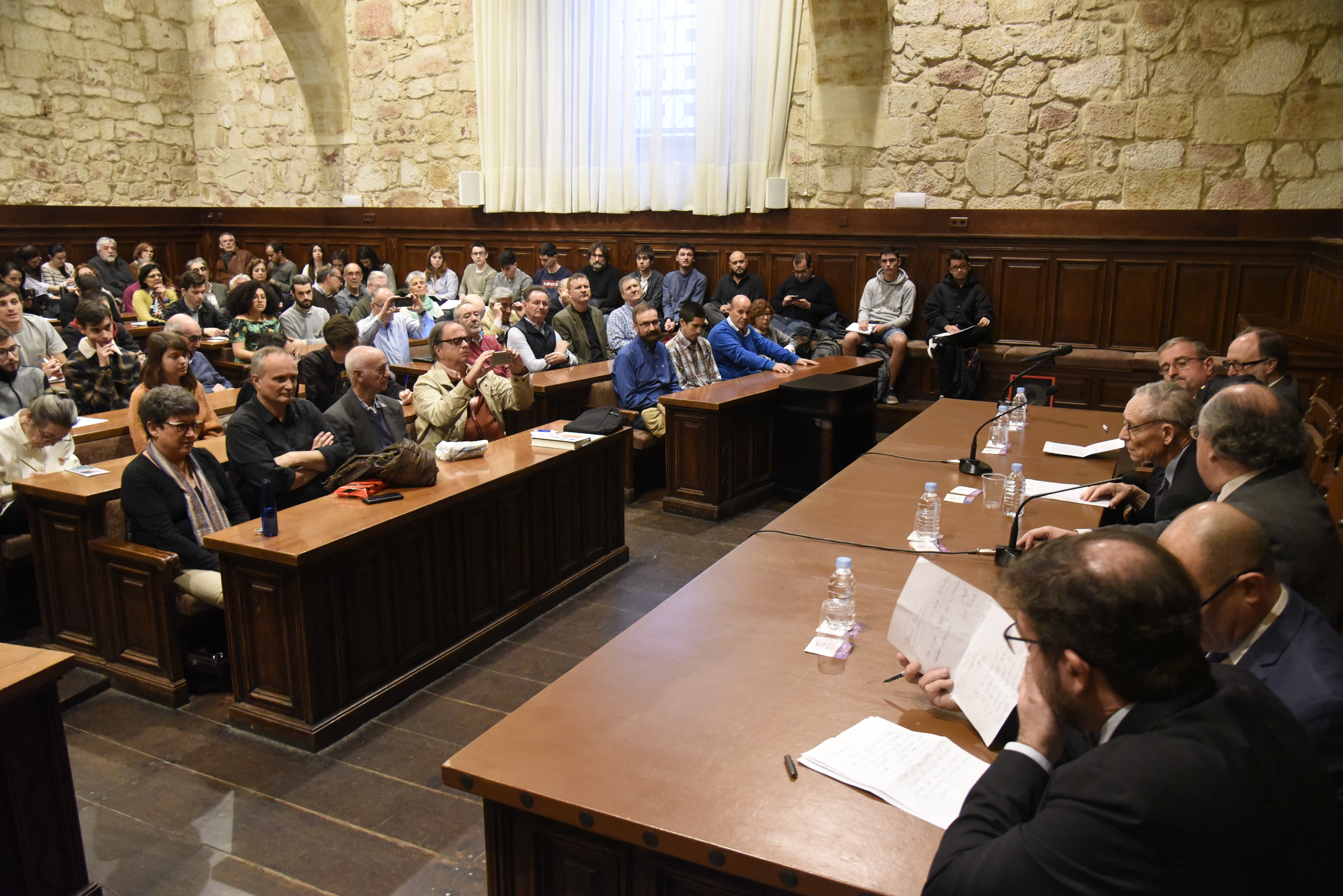 El aclamado historiador británico John Elliot participa en el ciclo ‘Diálogos sobre Cataluña’ con una conferencia sobre las similitudes entre Escocia y Cataluña