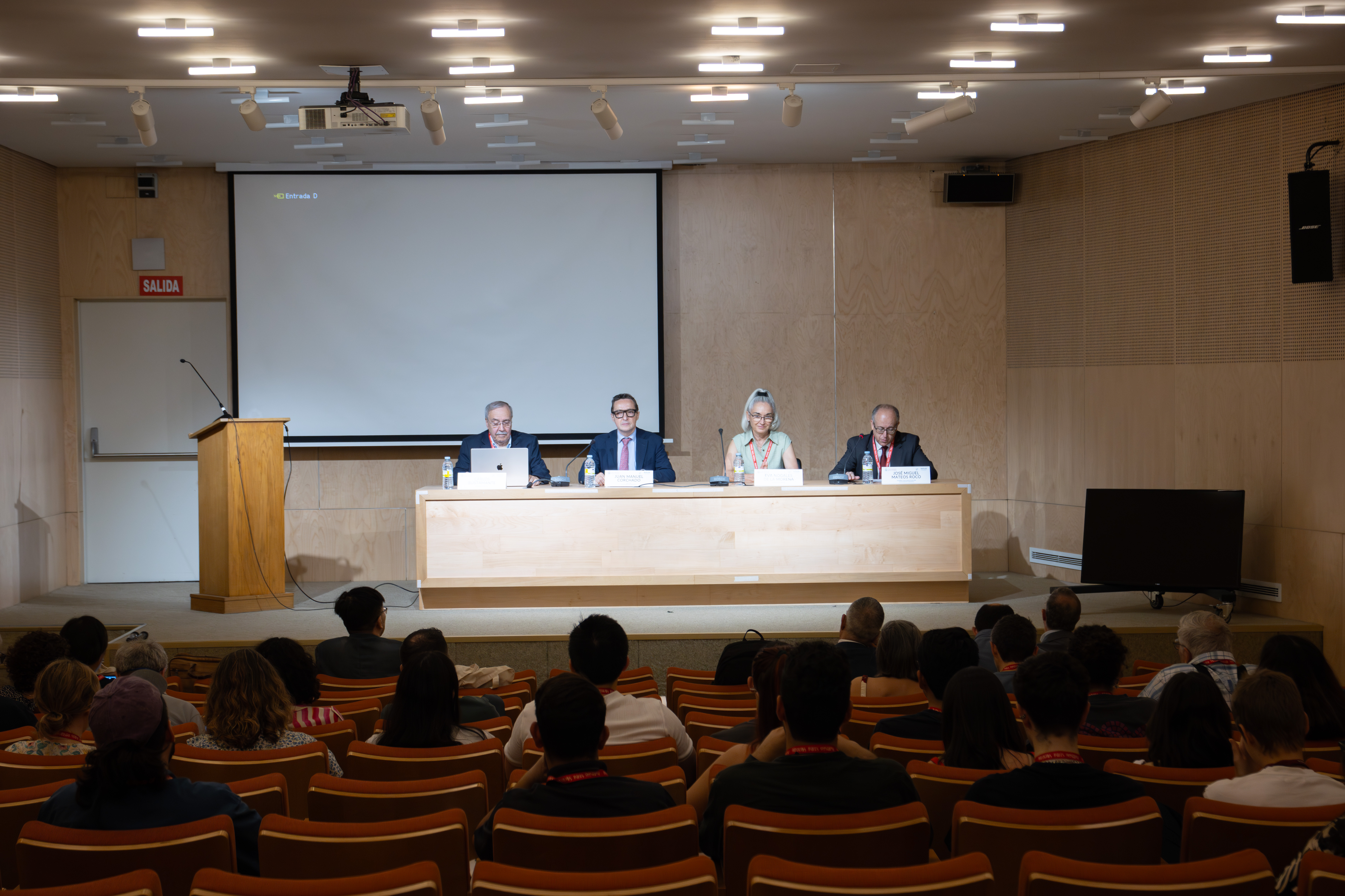 El rector Juan Manuel Corchado inaugura el Curso de Biofísica Avanzada y Biología Estructural